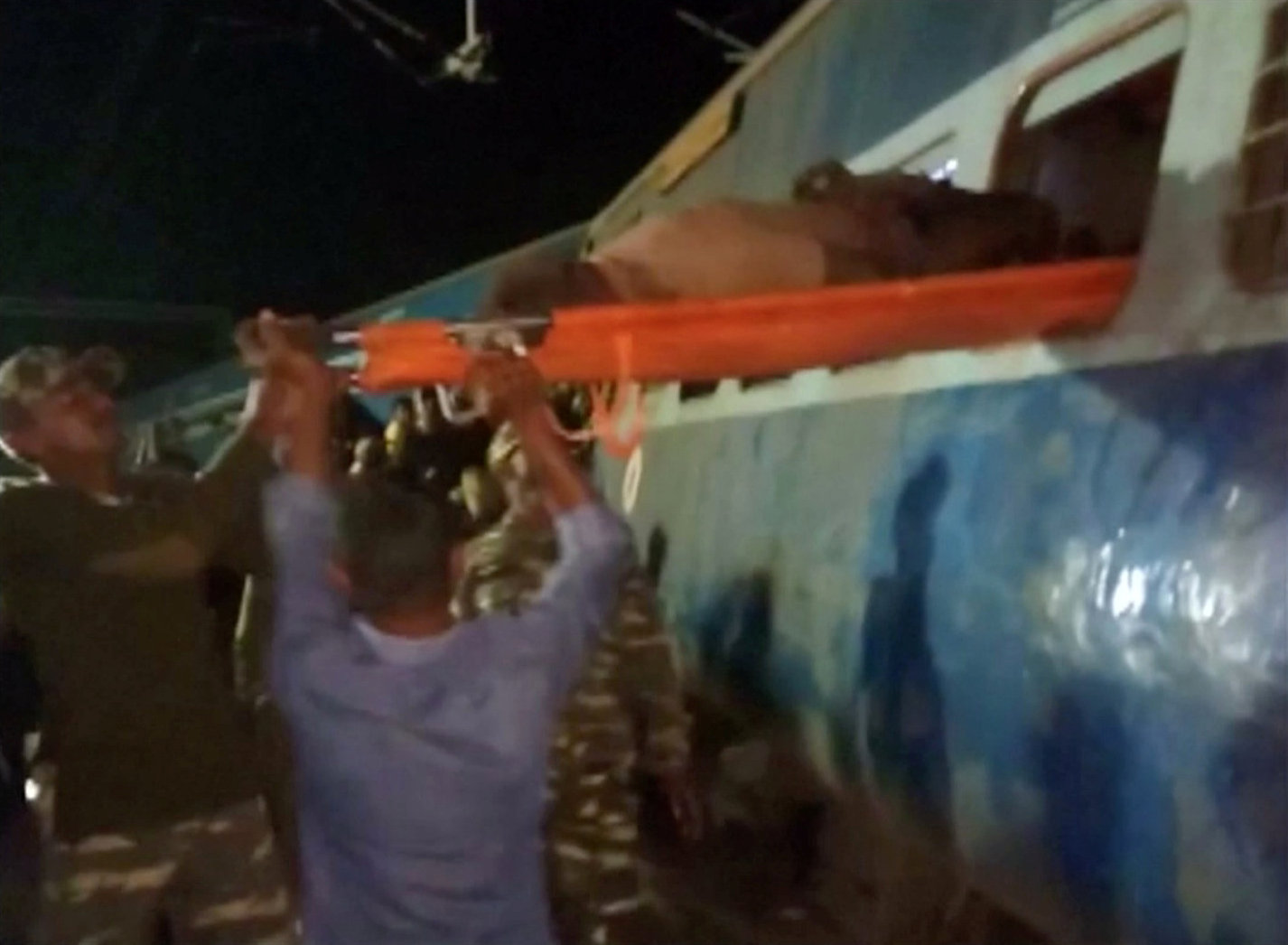 Εκτροχιασμός τρένου στην Ινδία με τουλάχιστον 36 νεκρούς