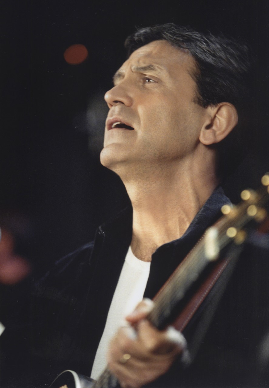 «Η Θάλασσα Εντός Μου»: Ακούστε το νέο τραγούδι του Γιώργου Νταλάρα