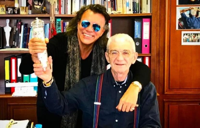 Μία… αλατιέρα χάρισε στον δήμαρχο Θεσσαλονίκης ο Ηλίας Ψινάκης