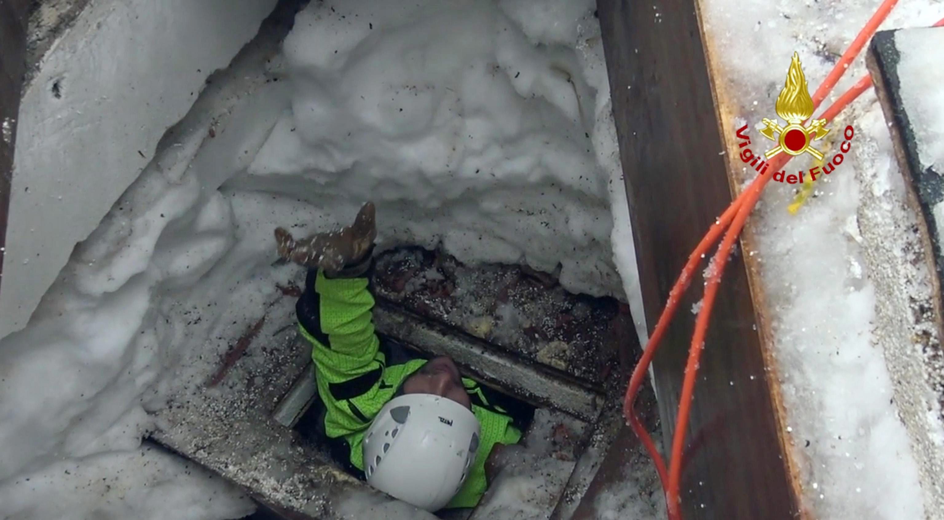 Ιταλία: Τουλάχιστον 14 οι νεκροί στο ξενοδοχείο που θάφτηκε στο χιόνι