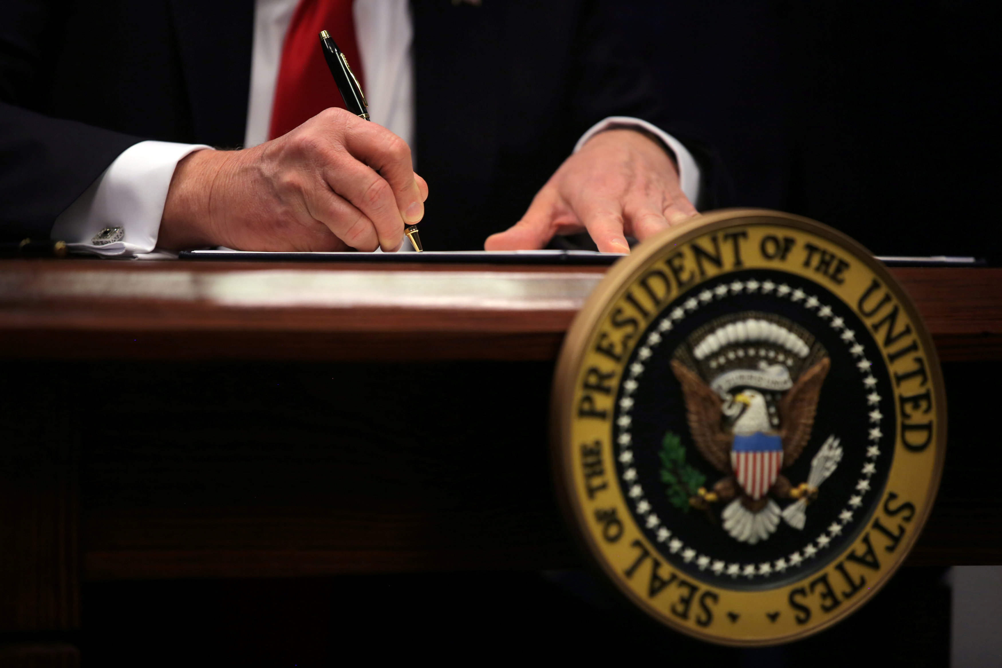 Σοκ από το διάταγμα Τραμπ, η Google ανακαλεί το προσωπικό της στις ΗΠΑ