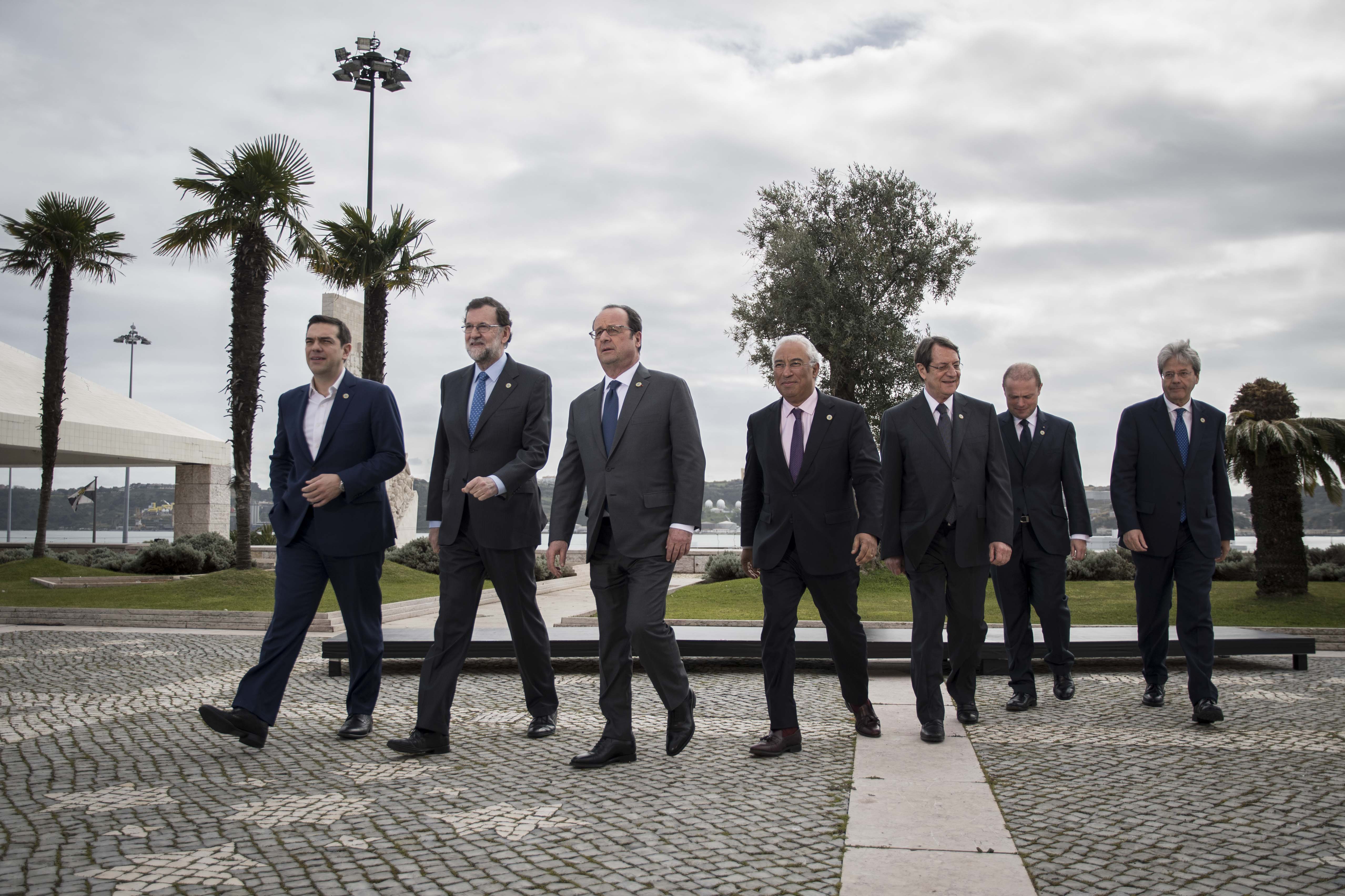 Ολάντ σε Τσίπρα: Δεν μπορεί να γίνει προληπτική νομοθέτηση μέτρων