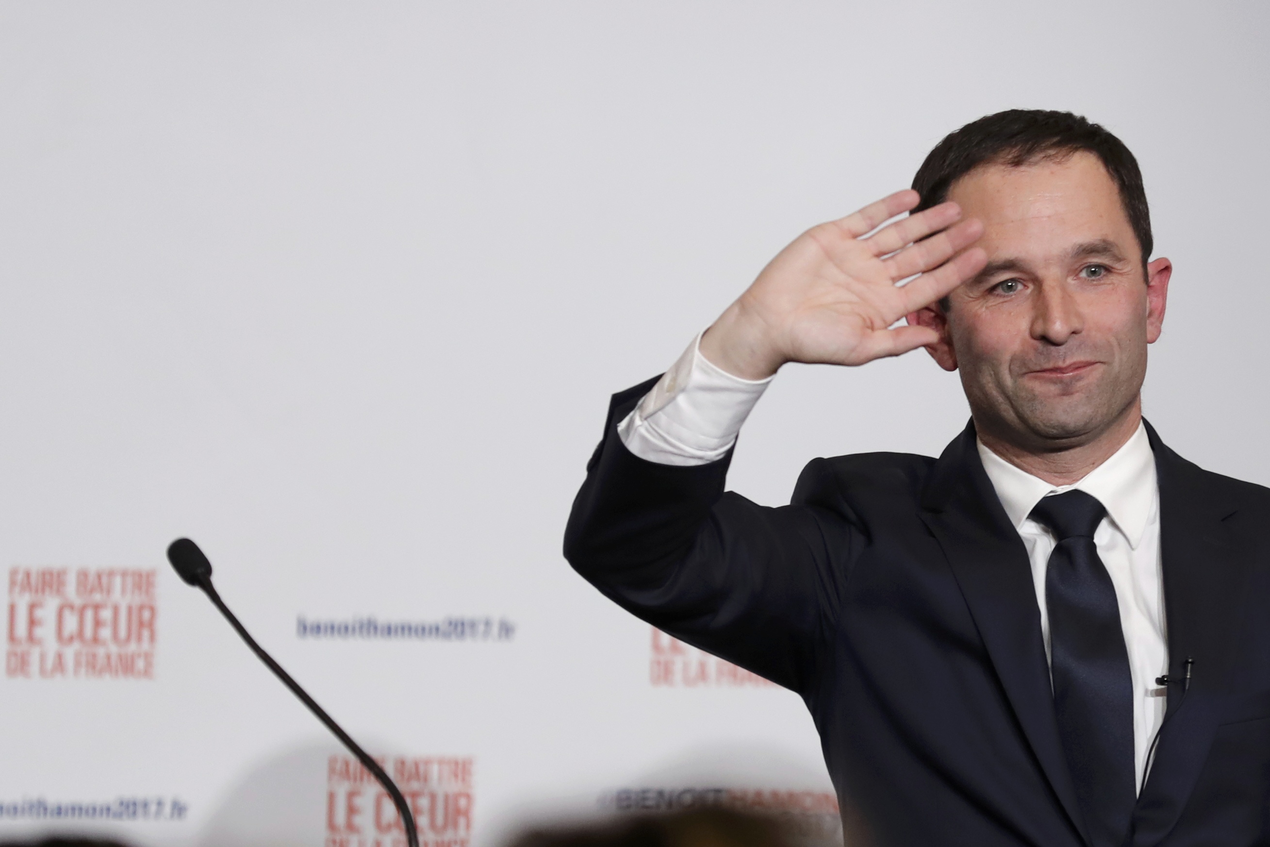 Ο Μπενουά Αμόν οδηγεί τους Γάλλους Σοσιαλιστές στην εκλογική μάχη