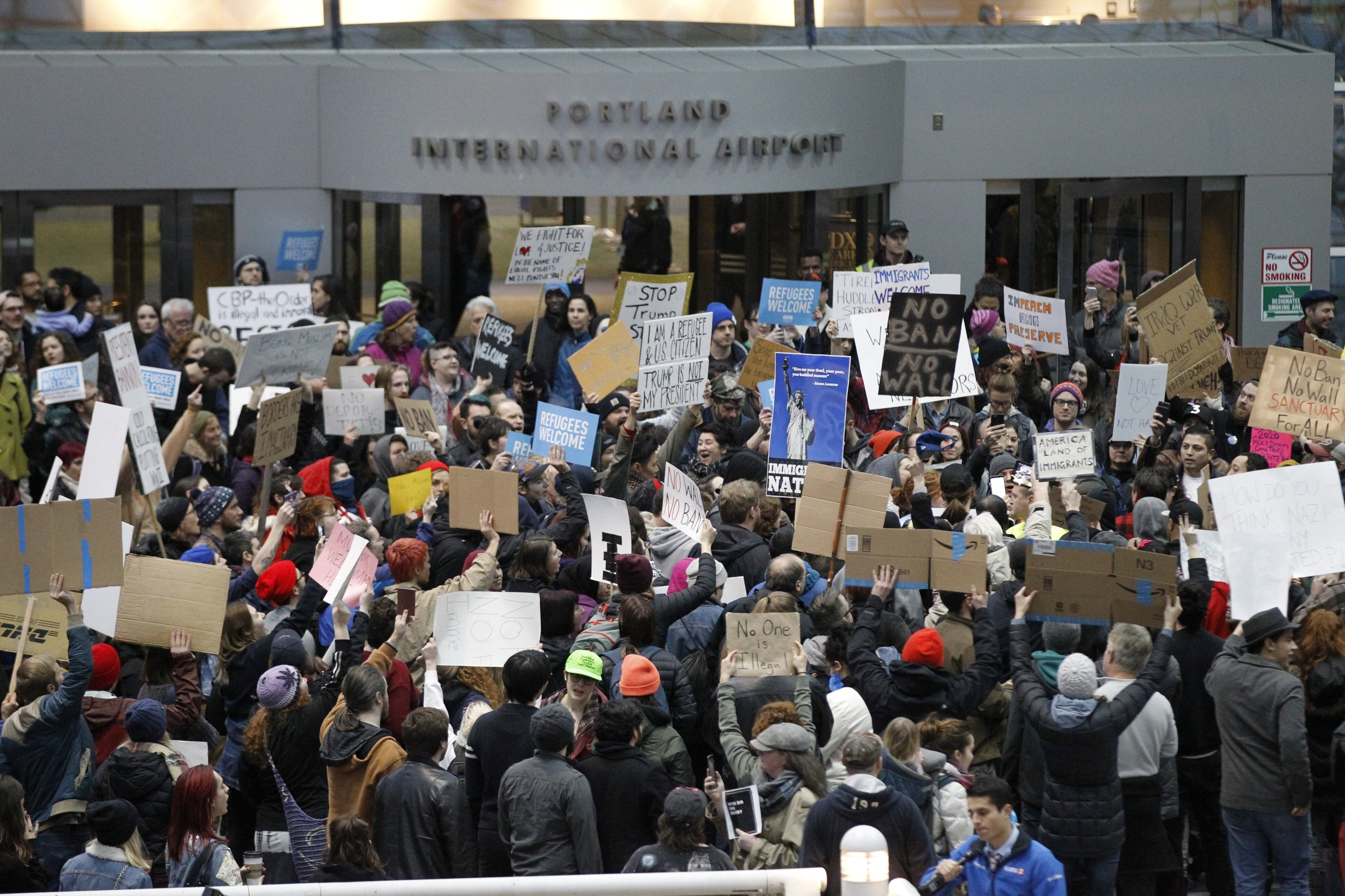 Κατακραυγή και στις ΗΠΑ για το διάταγμα-όνειδος του Τραμπ