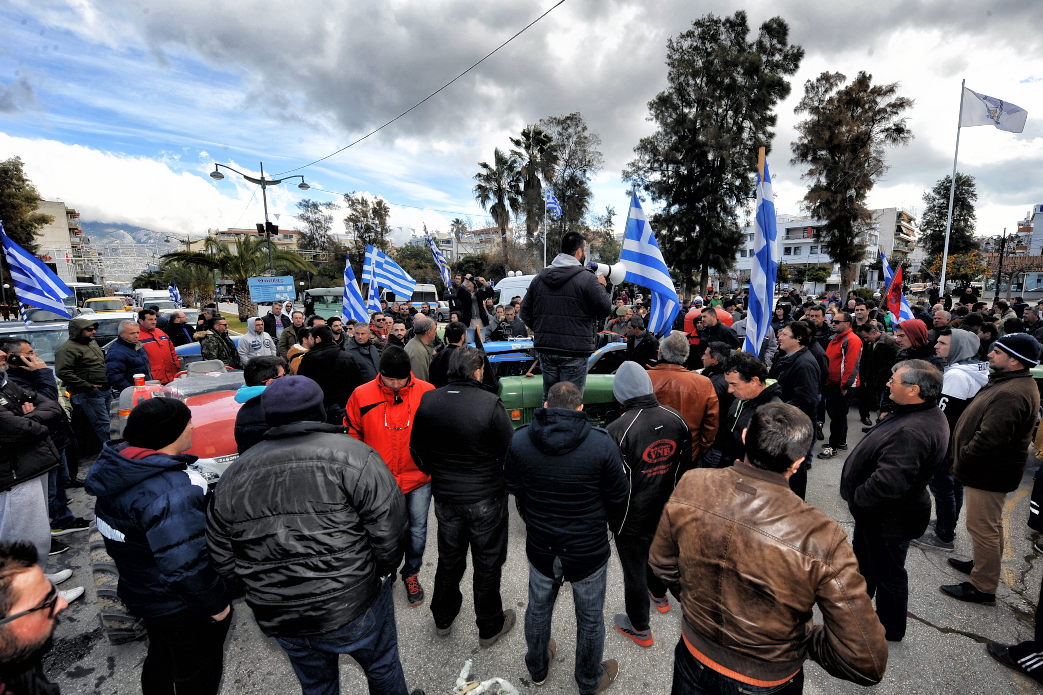 Κλειστό το τελωνείο Ευζώνων, αποχώρησαν από τον Προμαχώνα οι αγρότες