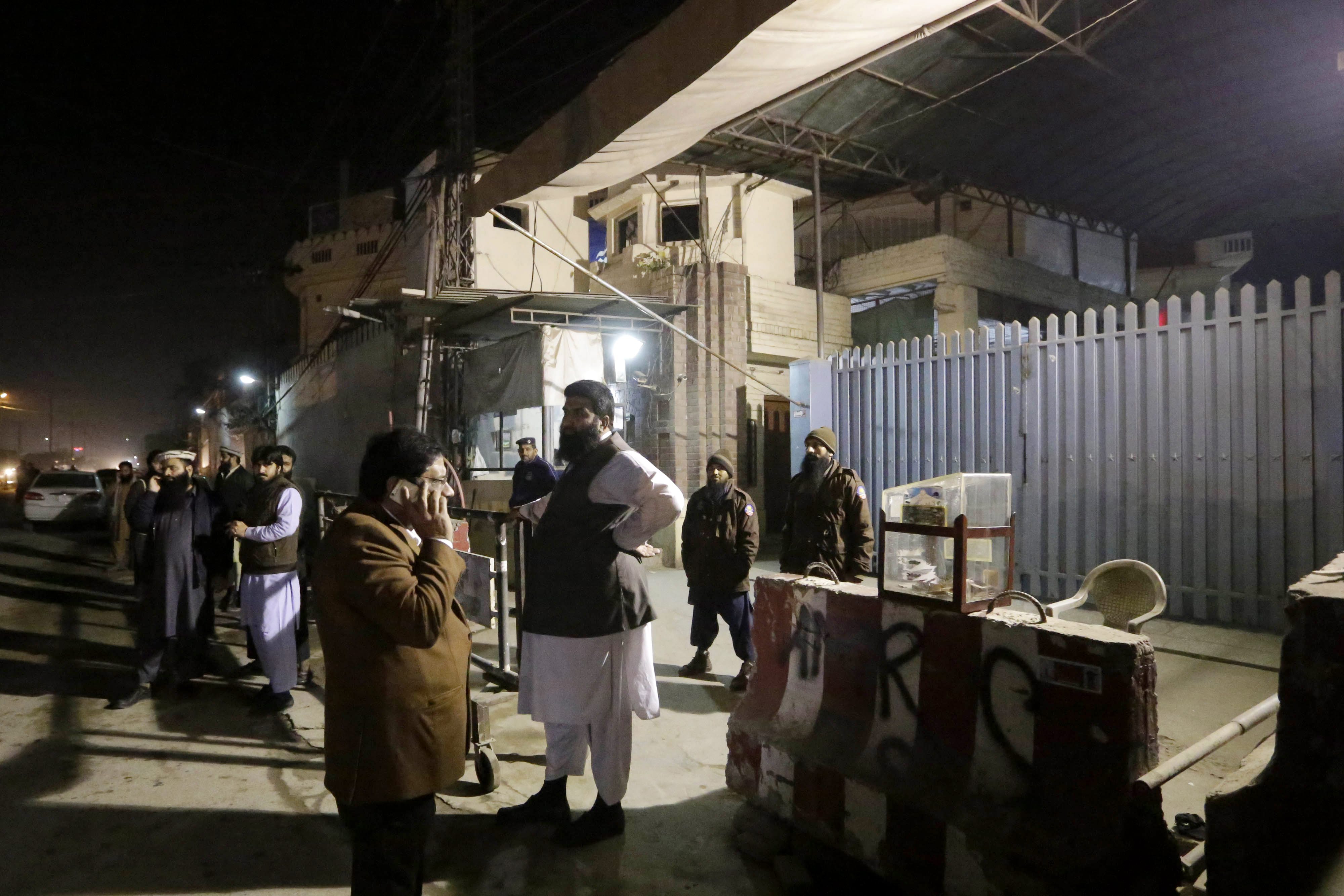 Το Πακιστάν θέτει σε κατ’ οίκον περιορισμό τον «εγκέφαλο» των επιθέσεων στη Βομβάη