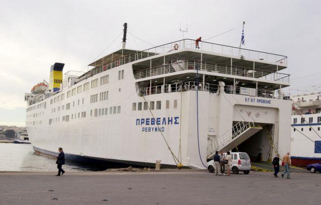 Στο λιμάνι της Κάσου προσέκρουσε το πλοίο «Πρέβελης»