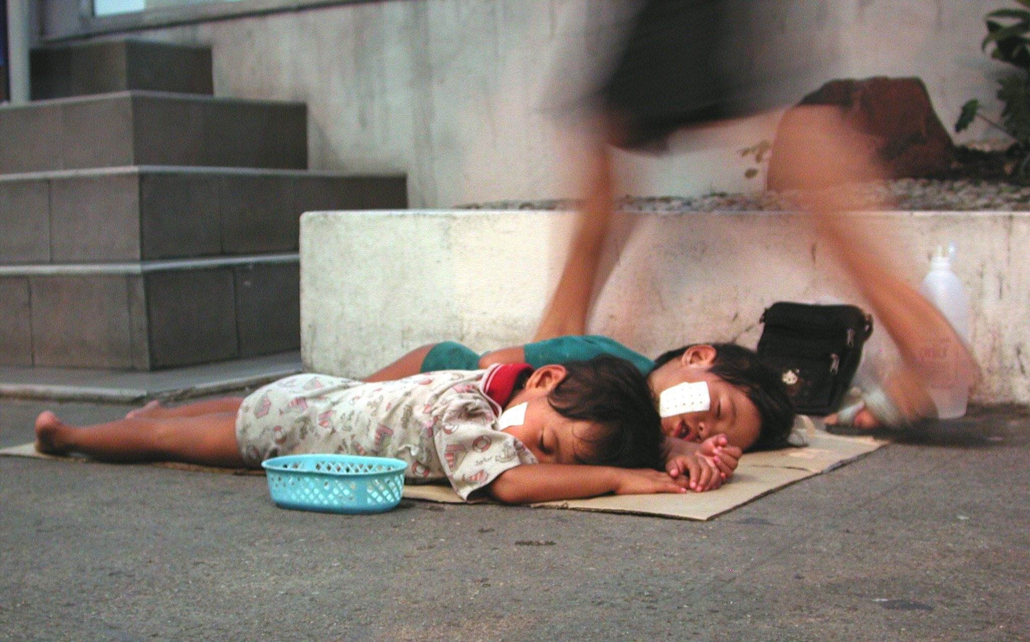 Ψυχικά και σωματικά προβλήματα προκαλεί η φτώχεια στα παιδιά