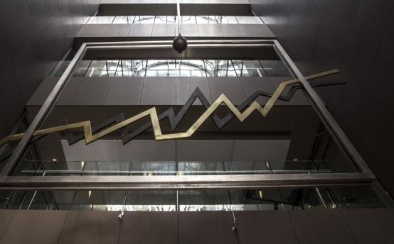 Κέρδη στο Χρηματιστήριο με ώθηση από τις τράπεζες