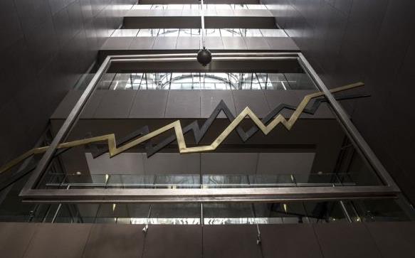 Πτώση στο Χρηματιστήριο της Αθήνας με το βλέμμα στο ΔΝΤ