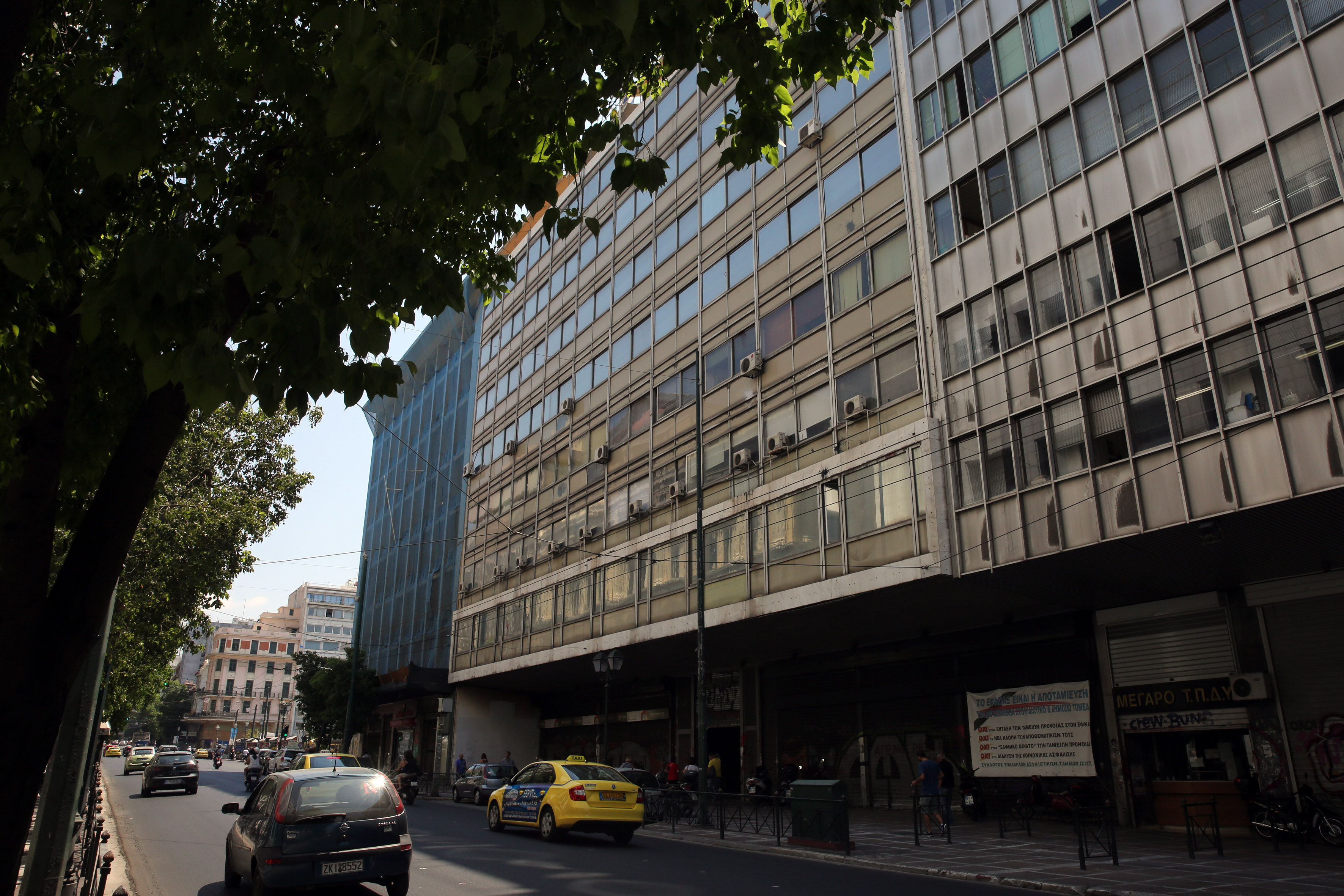 Διαμαρτυρία αναπληρωτών εκπαιδευτικών στο υπουργείο Εργασίας