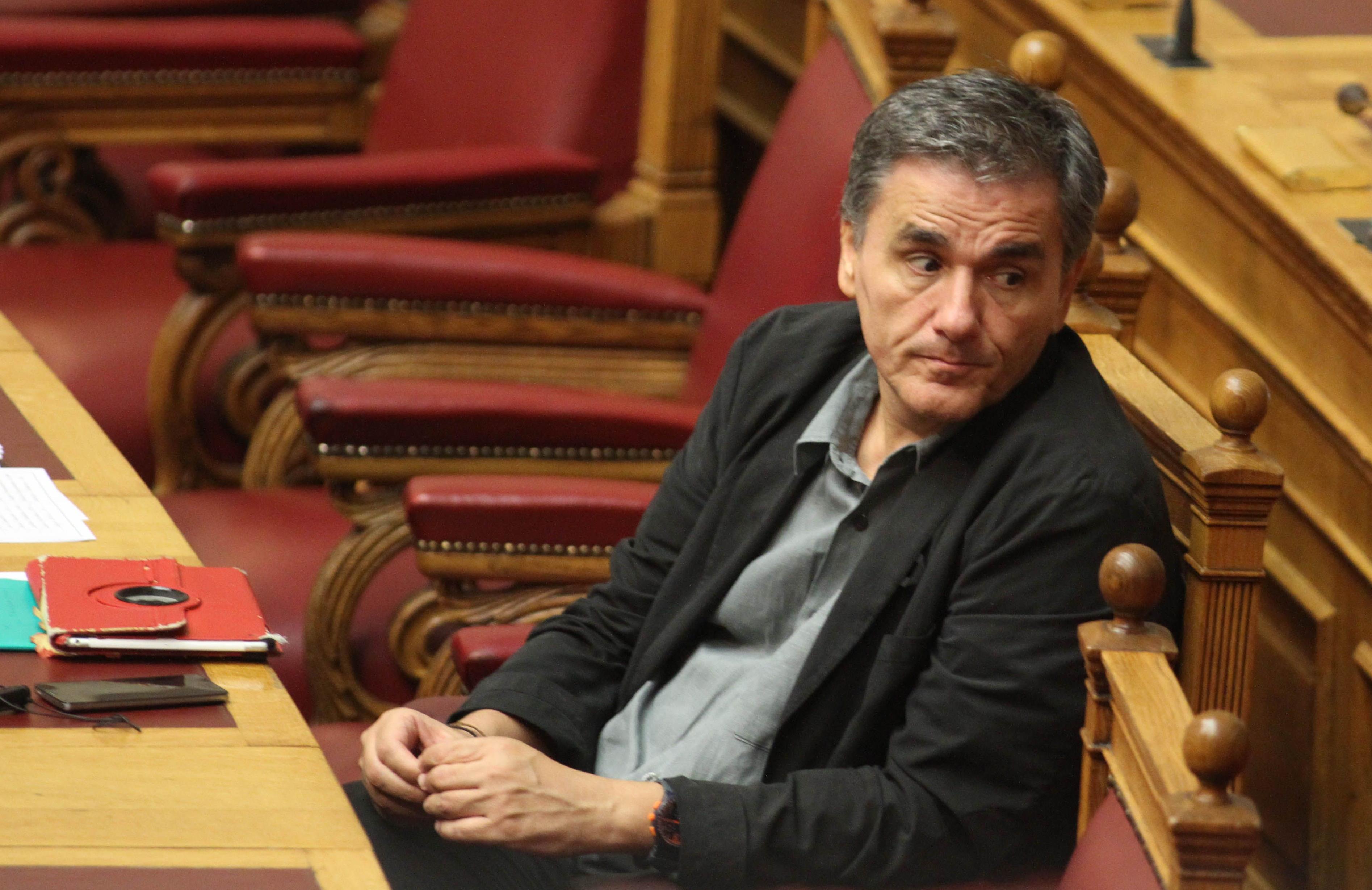 Με Μαρκ Τουέιν συνεχίζεται η αντιπαράθεση για τον Τσακαλώτο