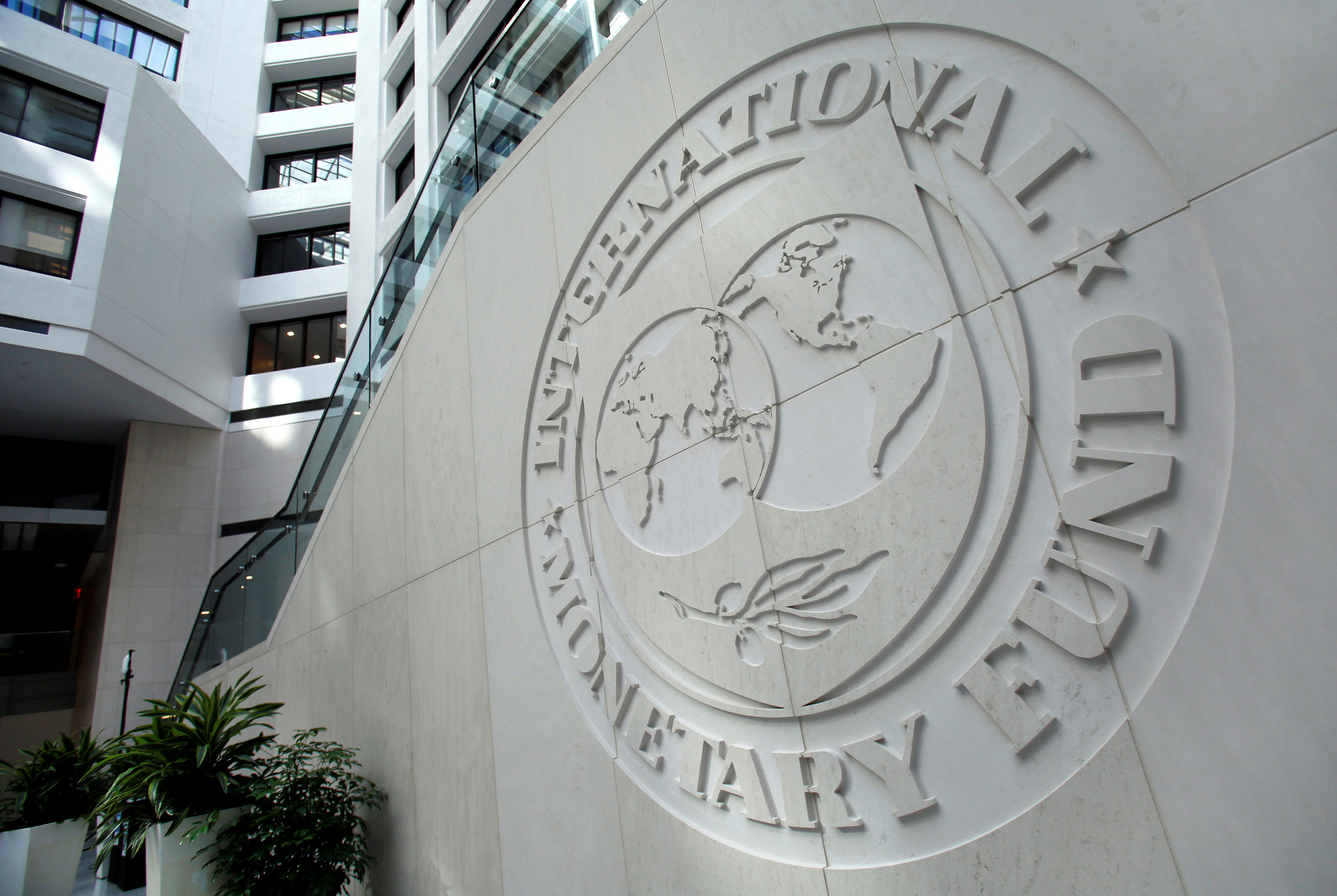 FT: Η αντιπαράθεση ΔΝΤ – ΕΕ οδήγησε σε σπάνιο διχασμό το Εκτελεστικό Συμβούλιο