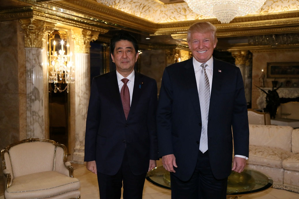 Διήμερο το πρώτο επίσημο ραντεβού Τραμπ με τον Ιάπωνα πρωθυπουργό