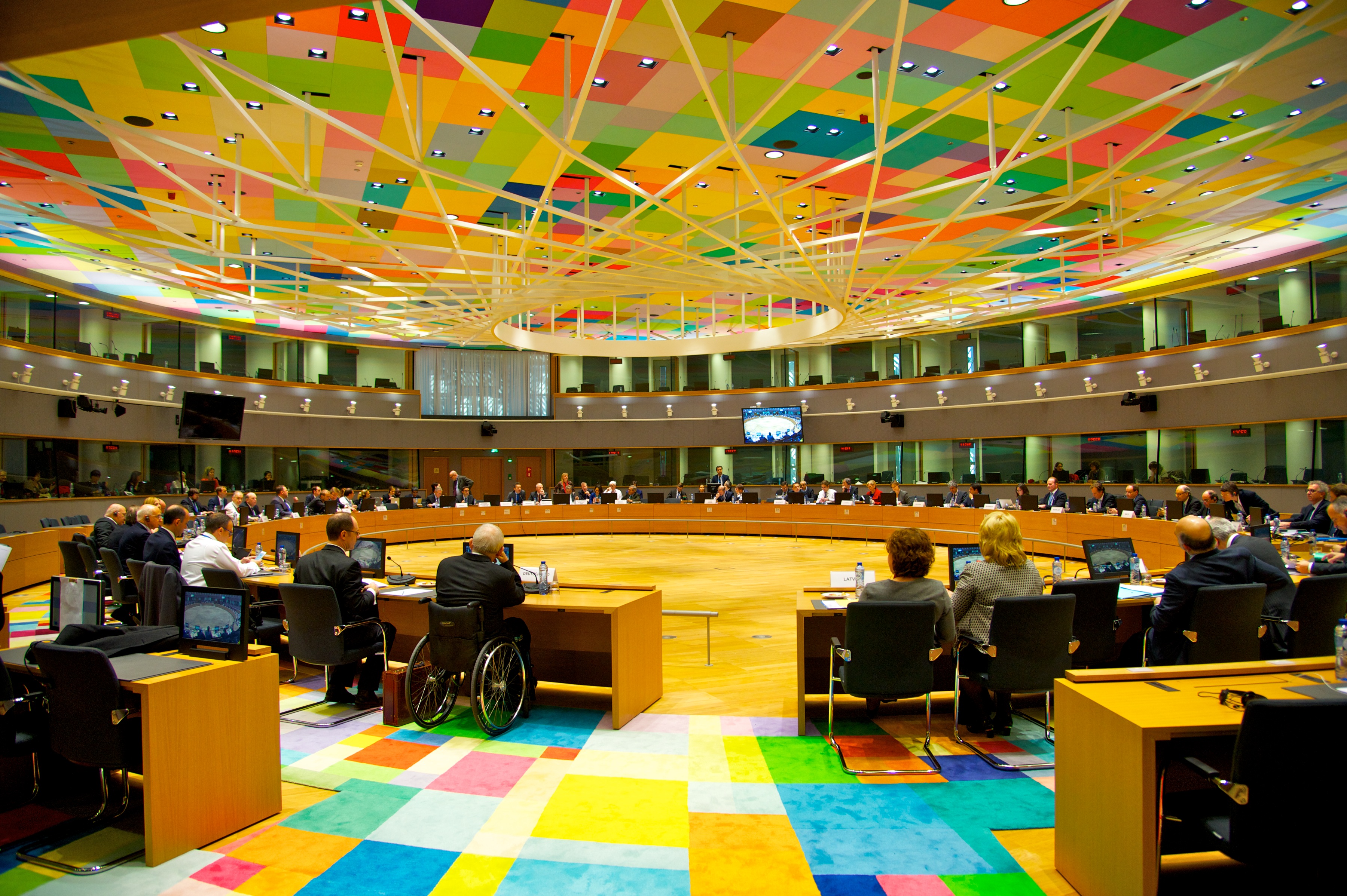 Τελευταίες επαφές με τους επικεφαλής των θεσμών πριν από το Eurogroup