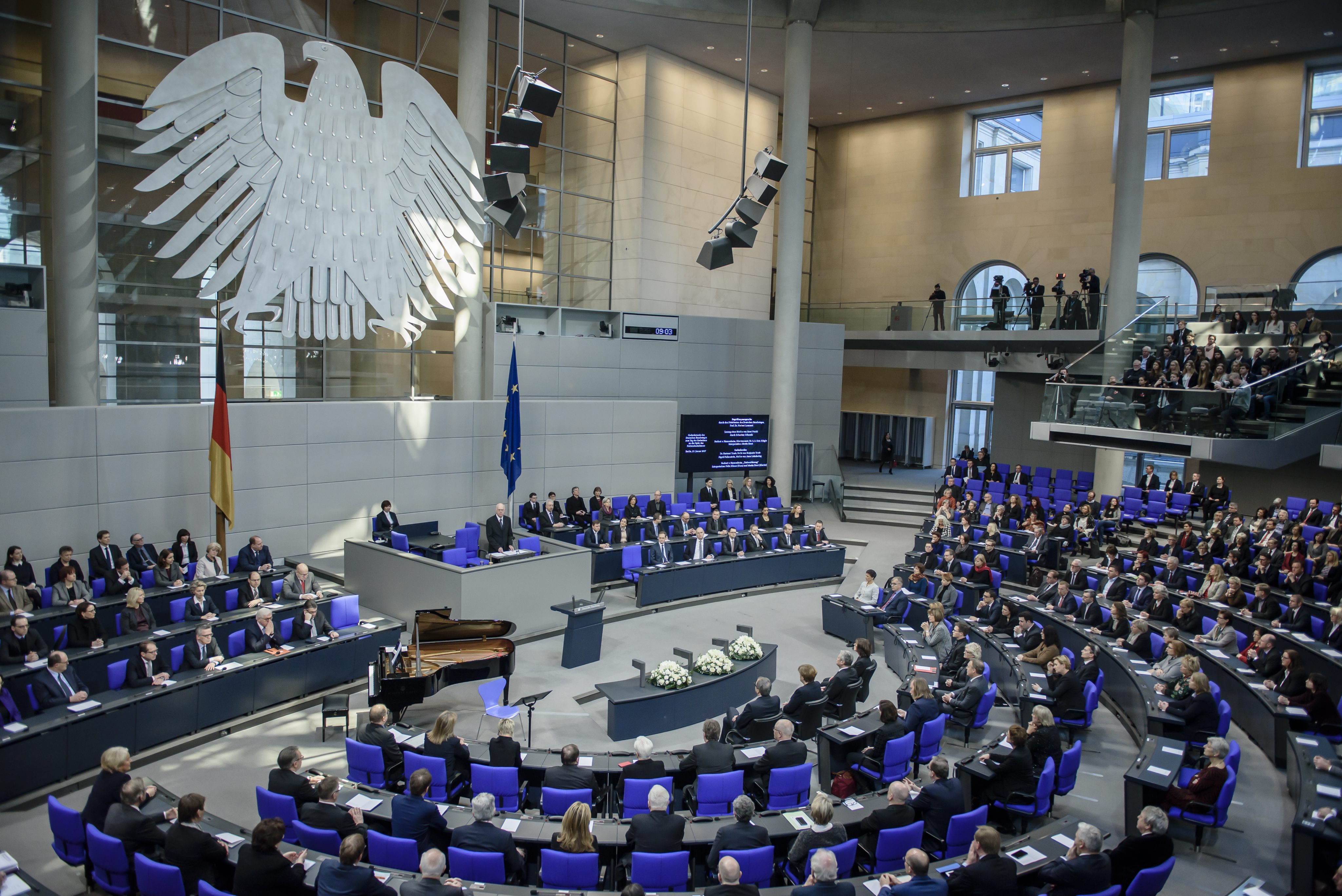 Μάχη μεταξύ CDU και SPD στα γκάλοπ, παγιώνονται στο ίδιο επίπεδο