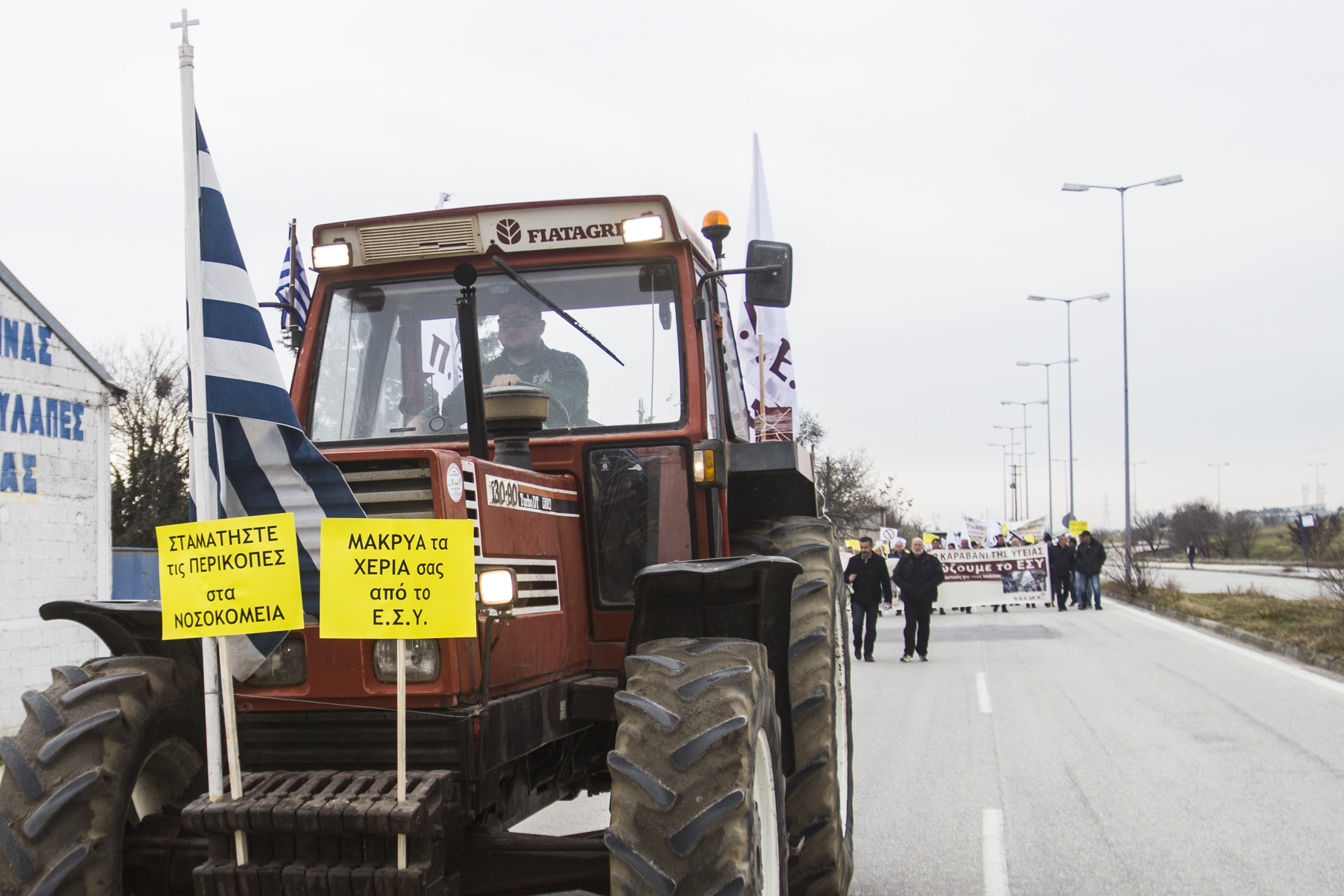 Στο κέντρο της Θεσσαλονίκης οι αγρότες με τα τρακτέρ