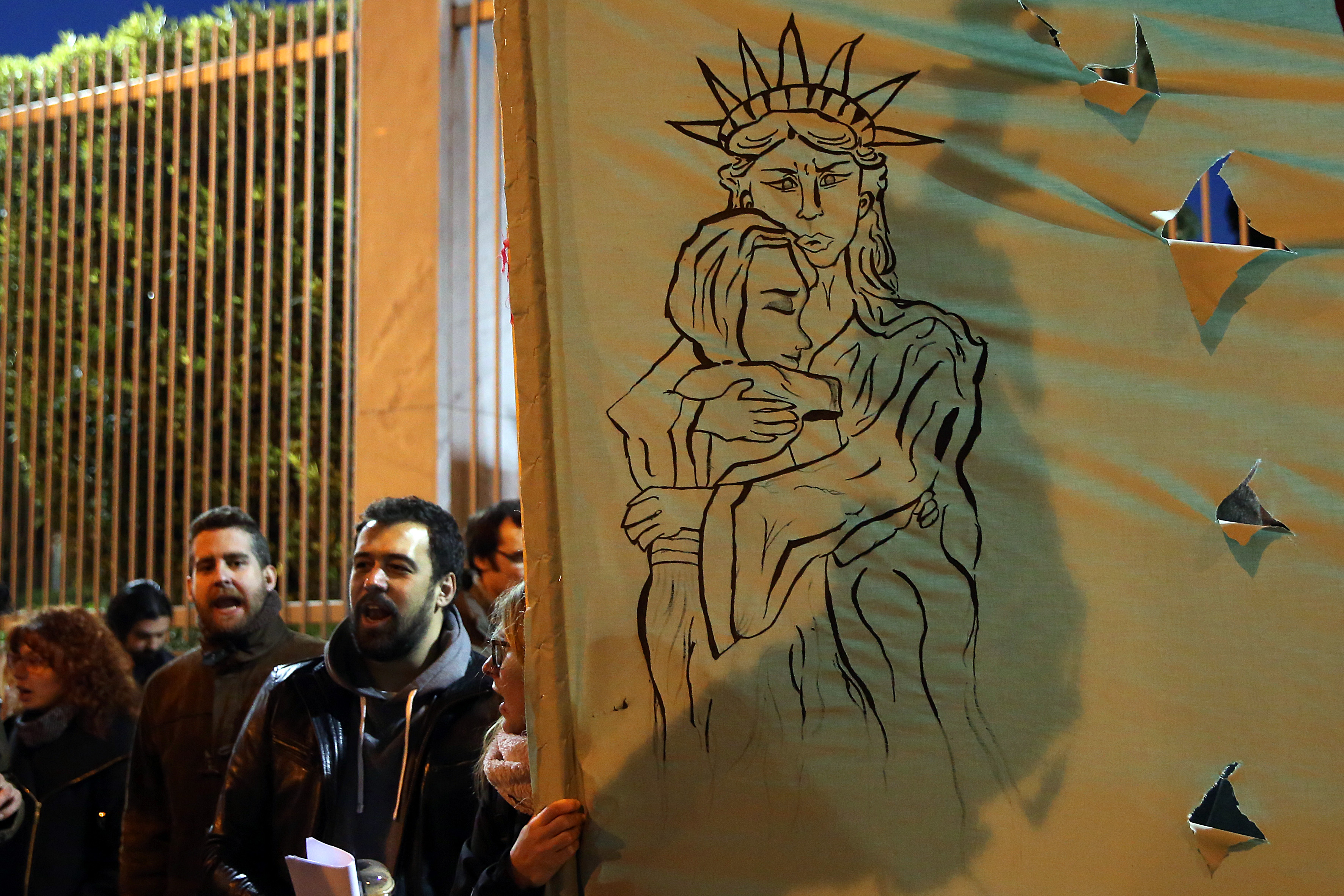 Συγκέντρωση νεολαίας ΣΥΡΙΖΑ εναντίον της πολιτικής Τραμπ για τους μετανάστες