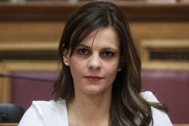 Αχτσιόγλου: Η καθυστέρηση στην αξιολόγηση οφείλεται στο ΔΝΤ