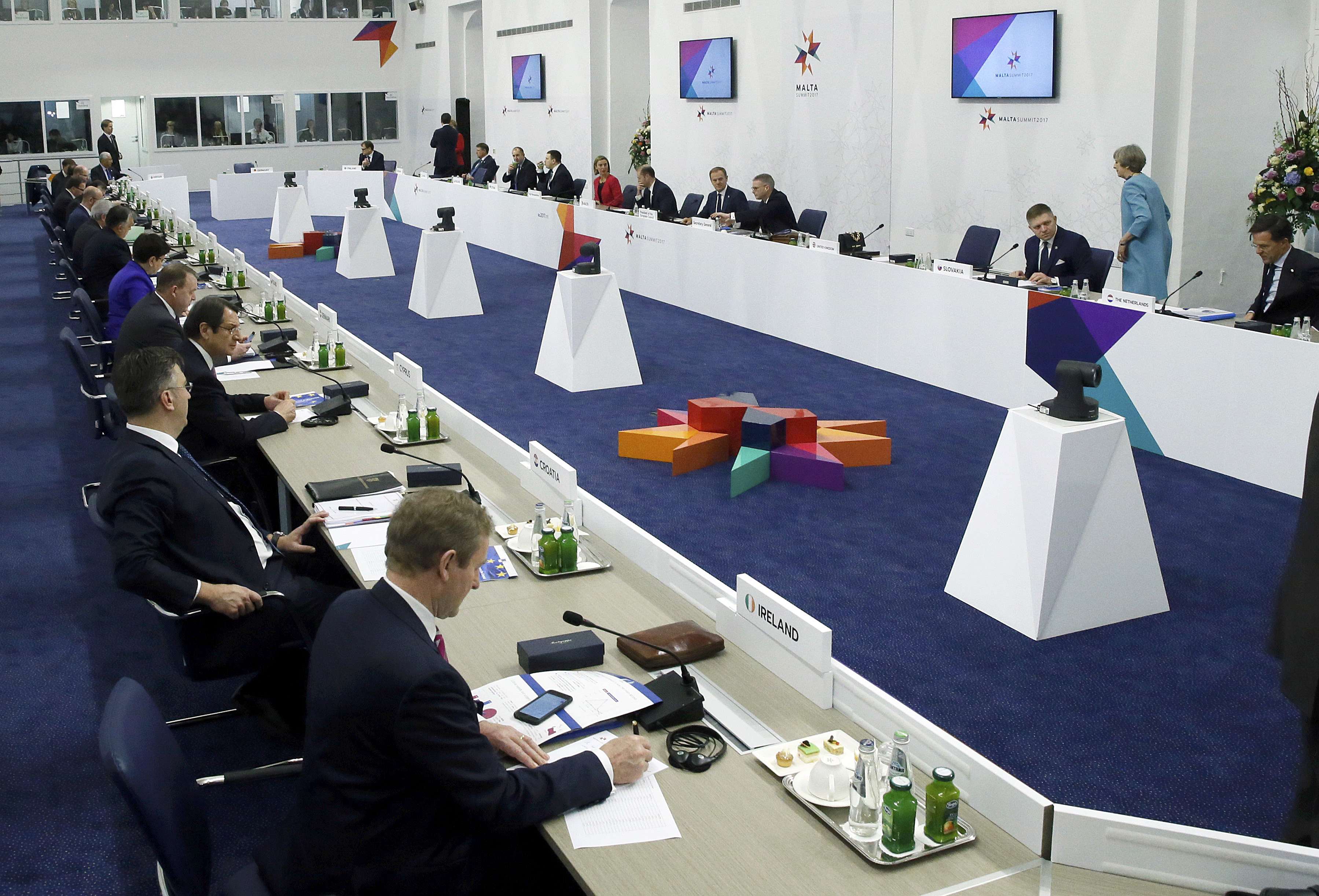 ΕΕ για Τραμπ: Ανησυχούμε, αλλά οφείλουμε να συνομιλούμε