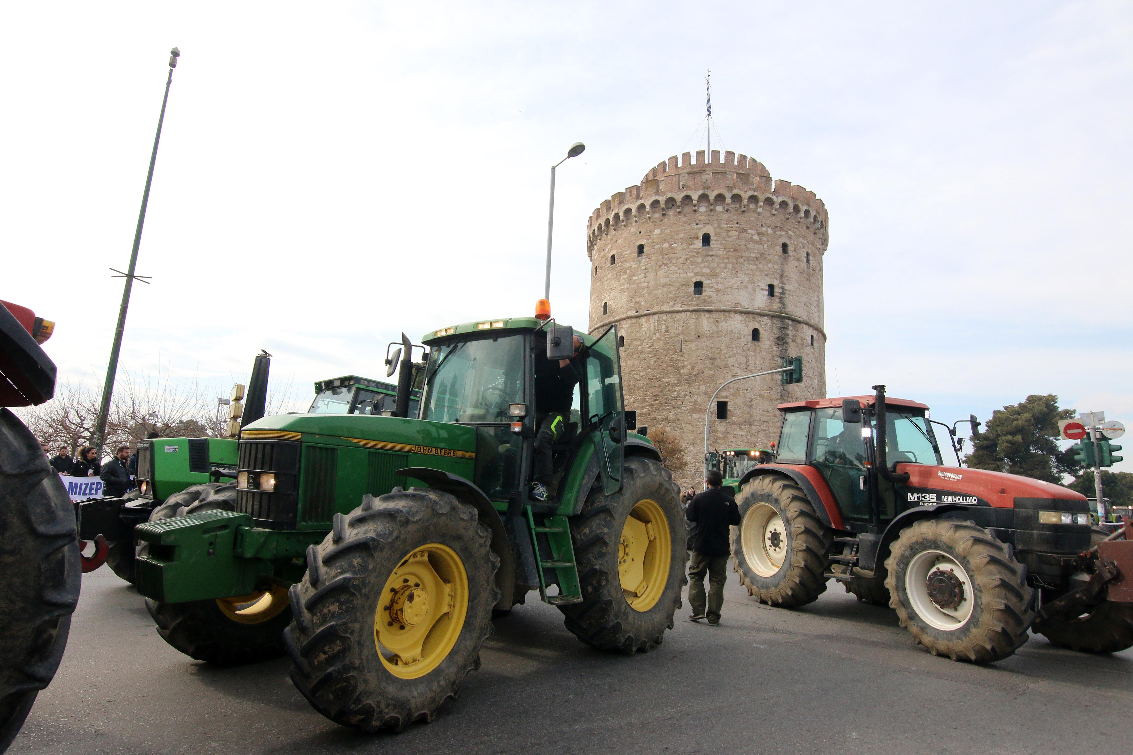 Ανοιξε το κέντρο της Θεσσαλονίκης, στα μπλόκα τους οι αγρότες