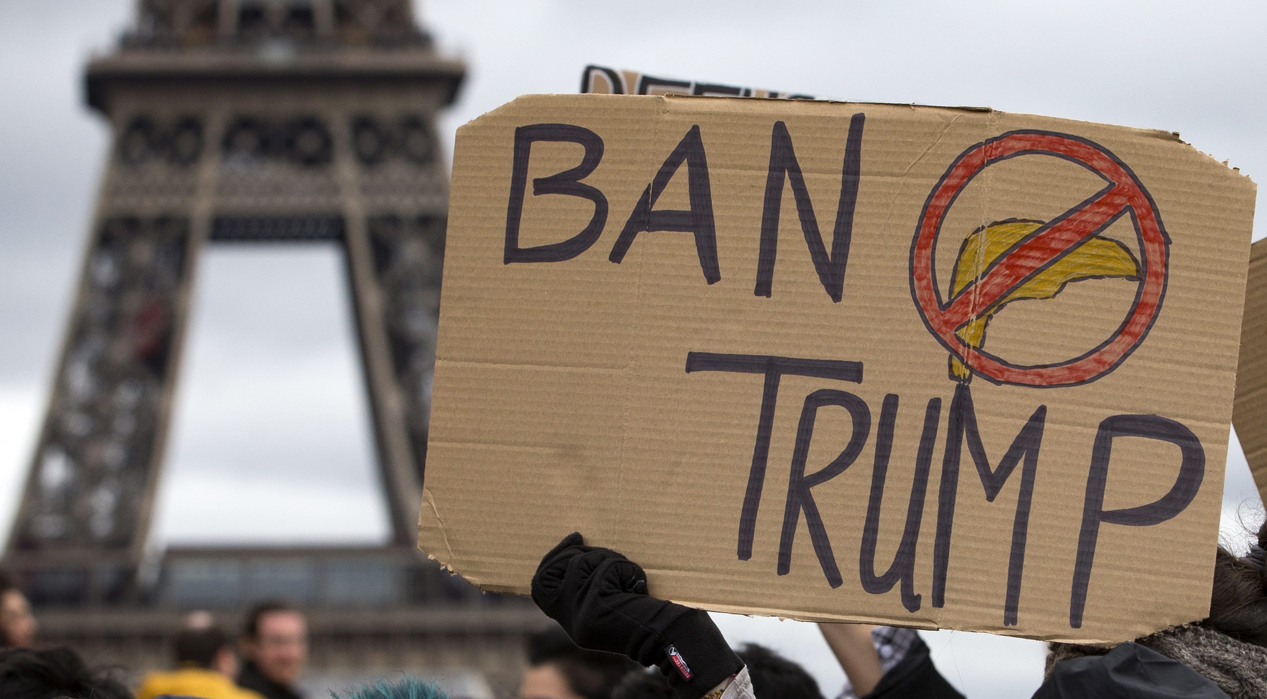 Διαδηλώσεις σε Λονδίνο, Βερολίνο και Παρίσι κατά του διατάγματος Τραμπ