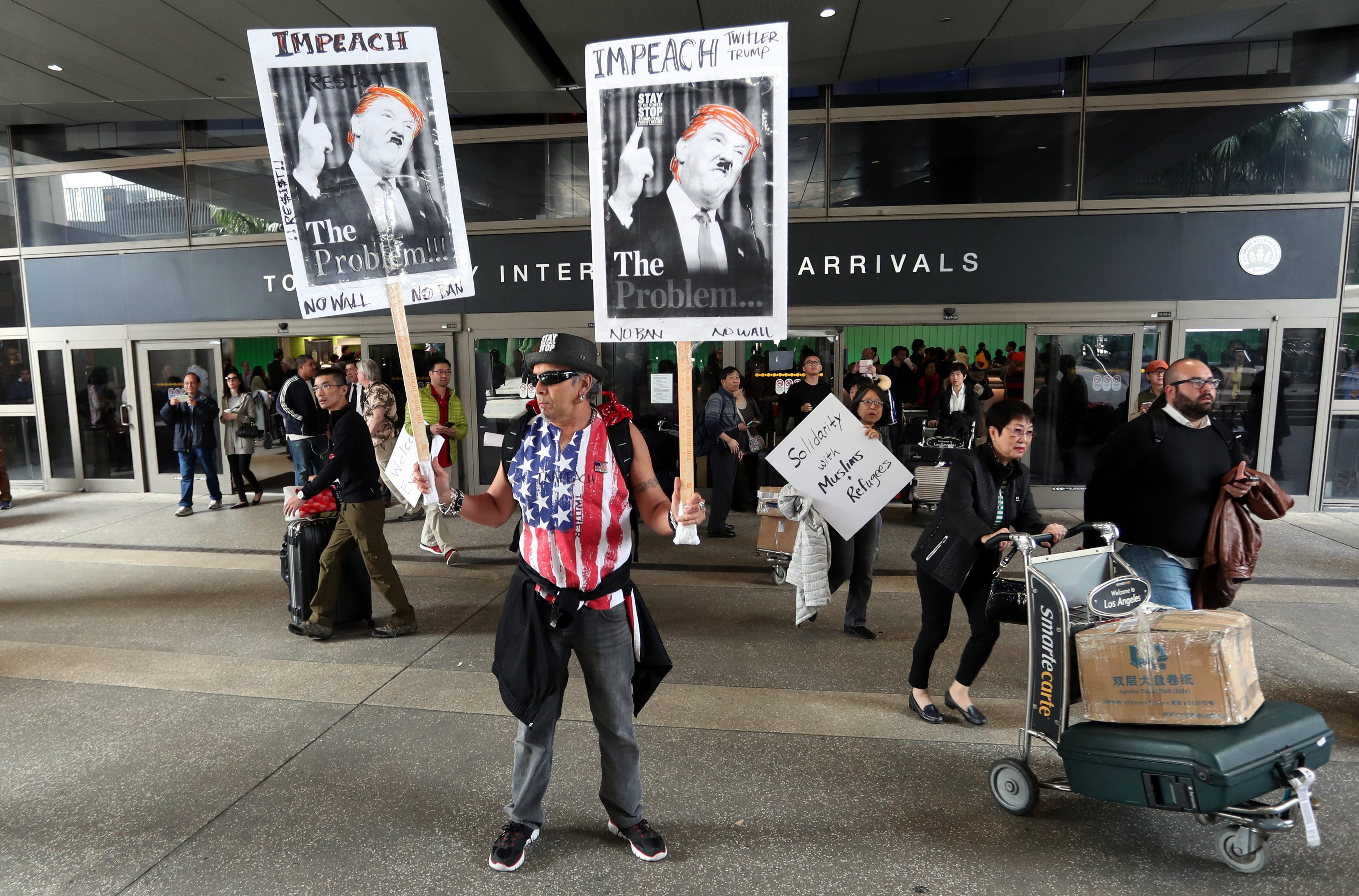 Δεύτερο δικαστικό «όχι» στον Τραμπ για το διάταγμα, διορία ώς τη Δευτέρα