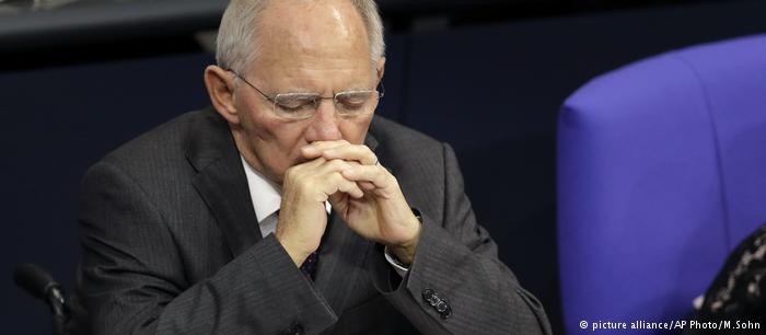 Το ριψοκίνδυνο πόκερ του Σόιμπλε με το ΔΝΤ