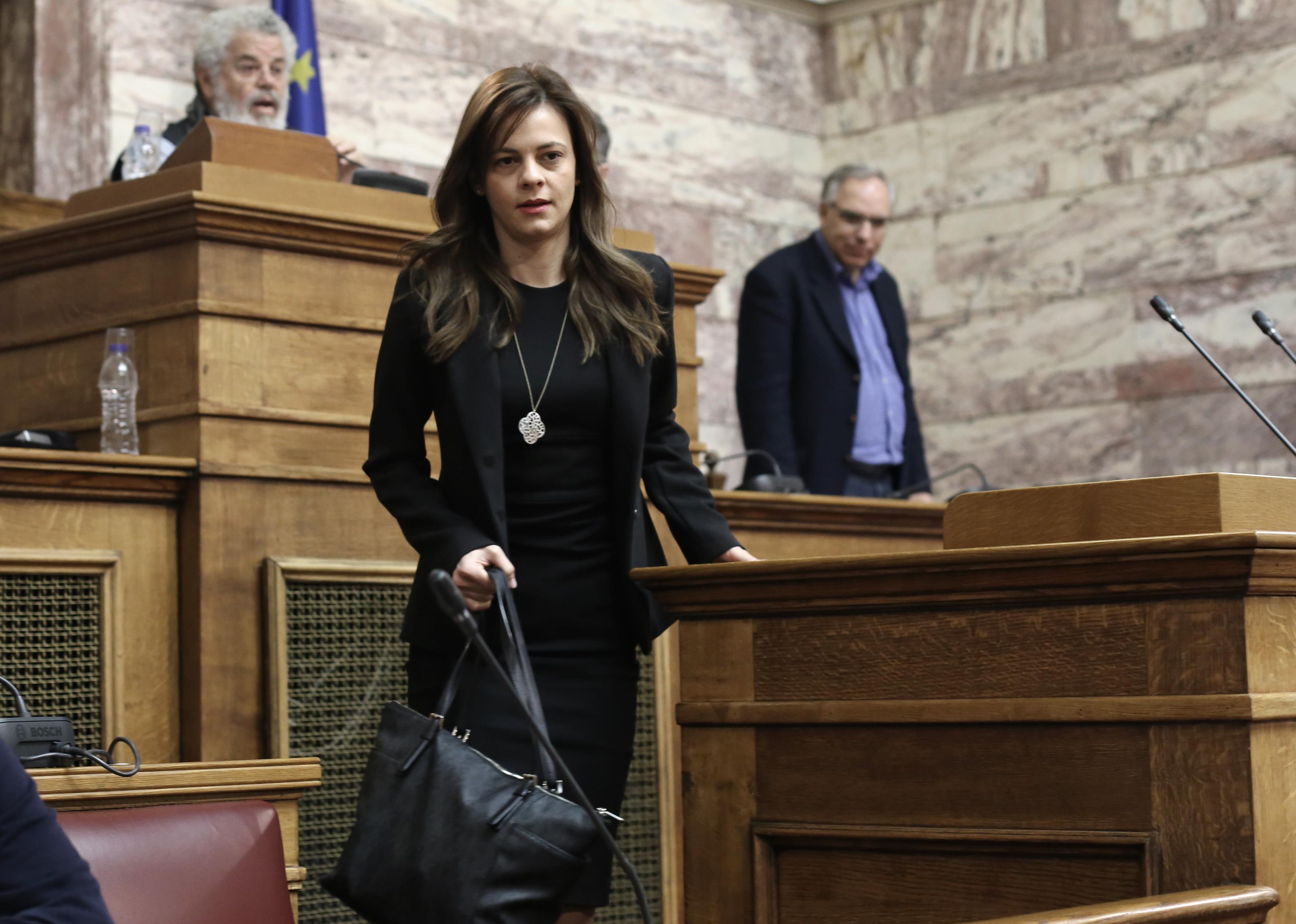 Αχτσιόγλου: Το 80% των ασφαλισμένων του ΟΑΕΕ θα πληρώσει λιγότερα