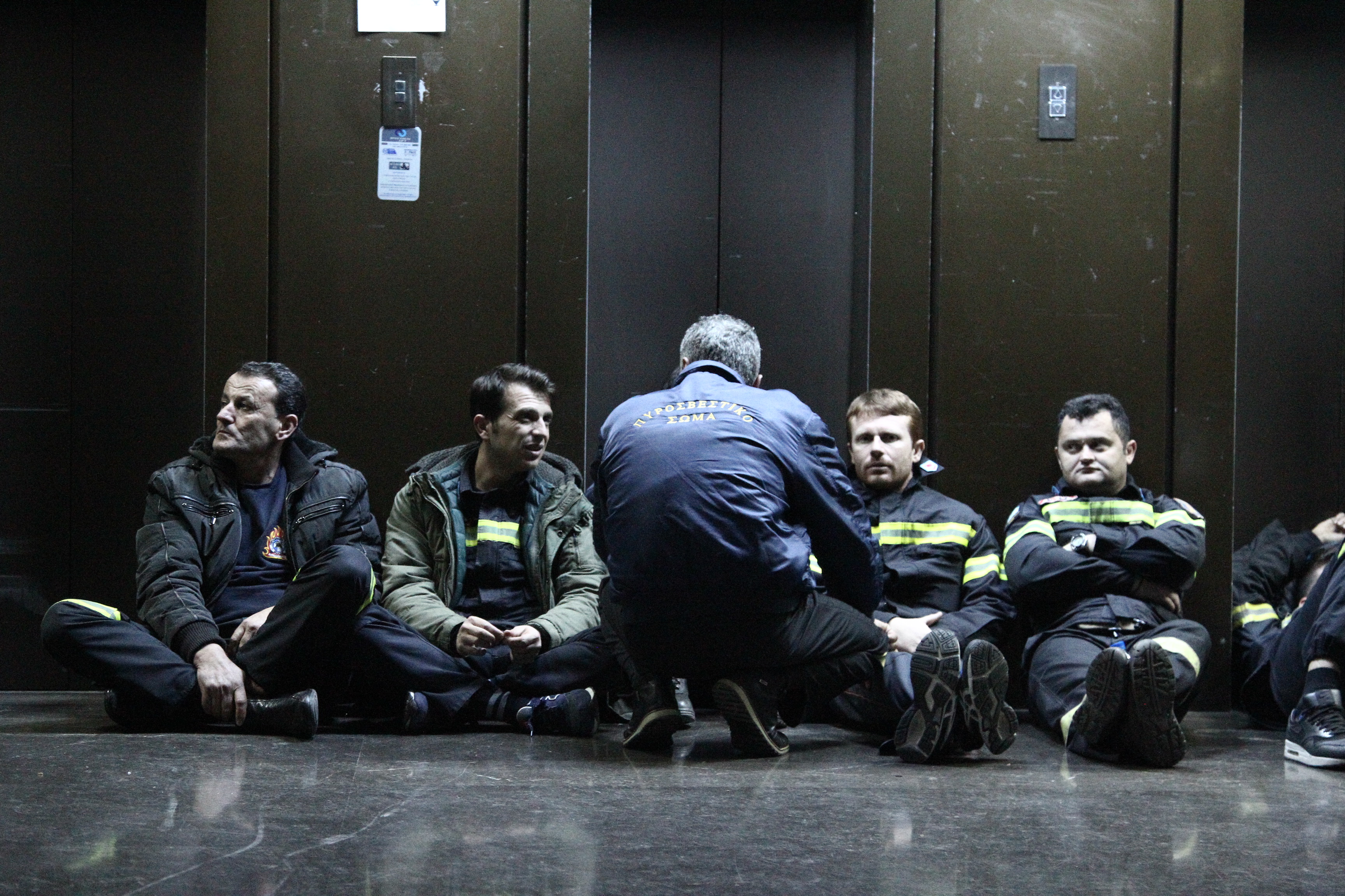 Συγκέντρωση και πορεία πυροσβεστών πενταετούς υποχρέωσης