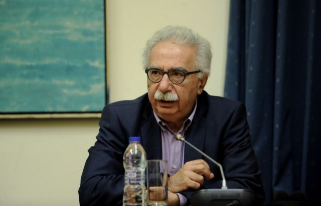 Ενοποίηση ειδικοτήτων και ψαλίδι στις αποσπάσεις μελετά το υπουργείο Παιδείας