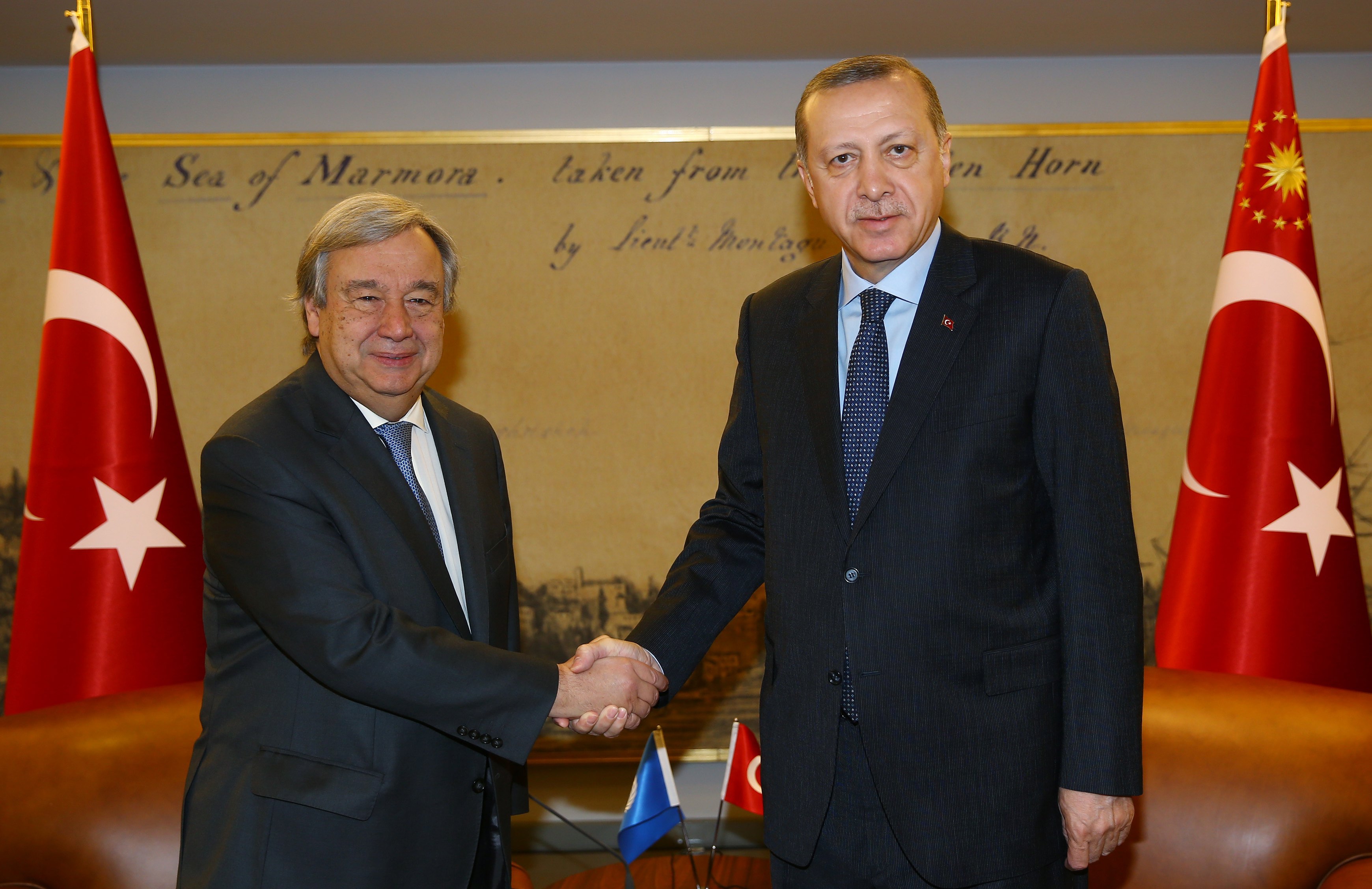 Κυπριακό: Τα αγκάθια, το δώρο και το μυστήριο καλώδιο