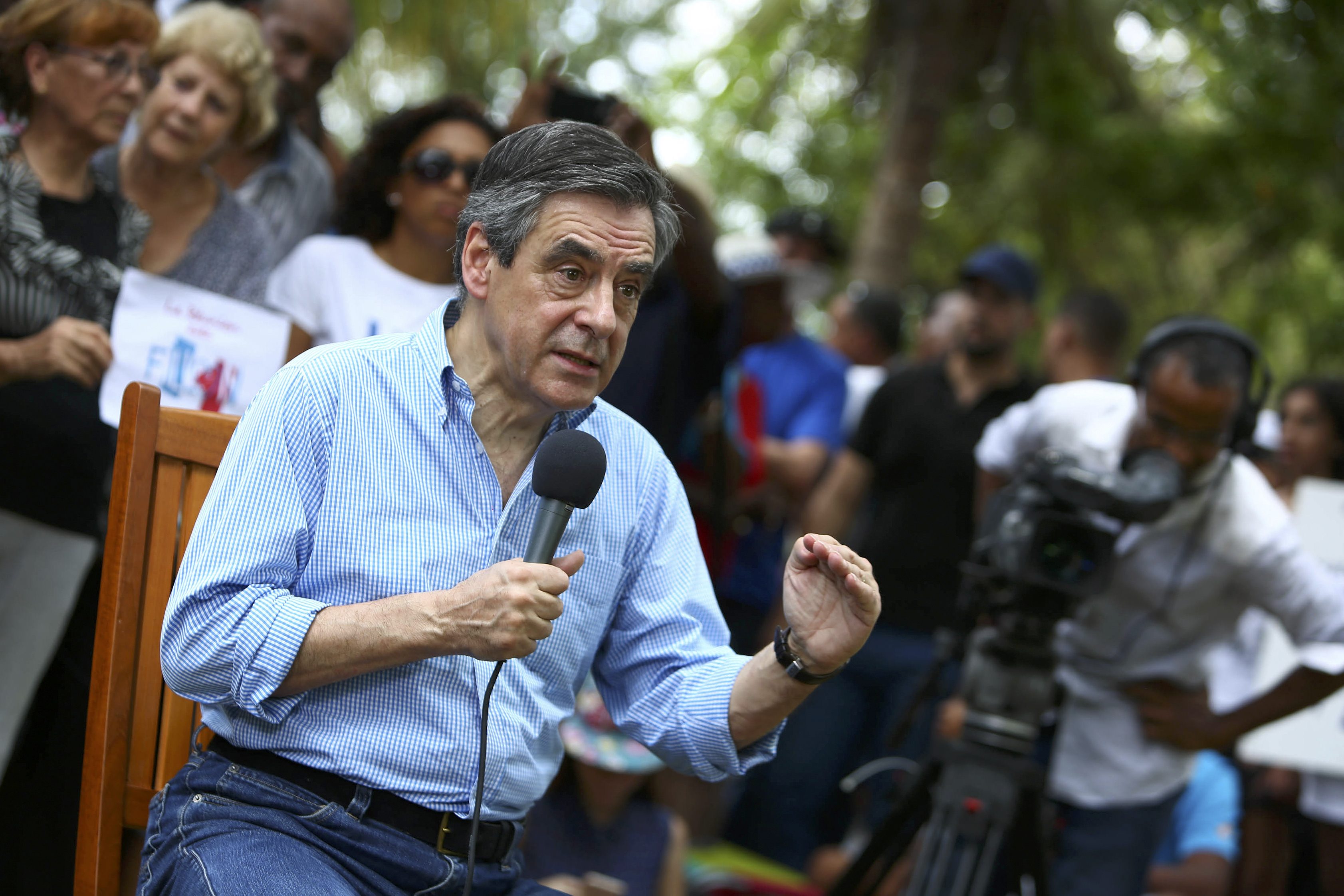 Δεν κλείνει η γαλλική εισαγγελία τον φάκελο για τον Φιγιόν