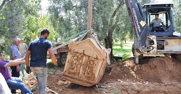 Τρεις αρχαϊκοί τάφοι ανακαλύφθηκαν σε ελαιώνα στην Προύσα