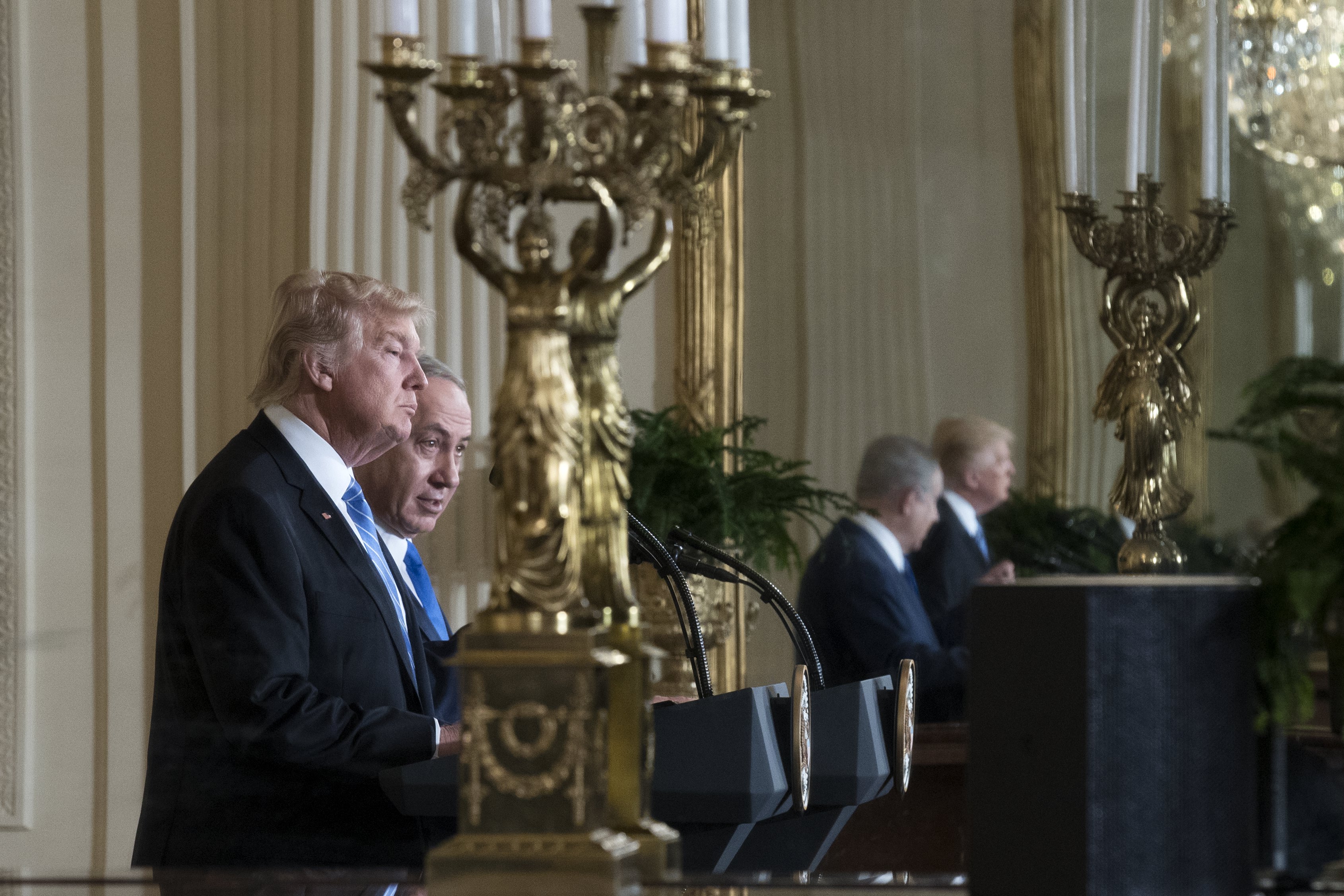 Έρχεται «πολλή αγάπη» η απάντηση Τραμπ για τον αντισημιτισμό