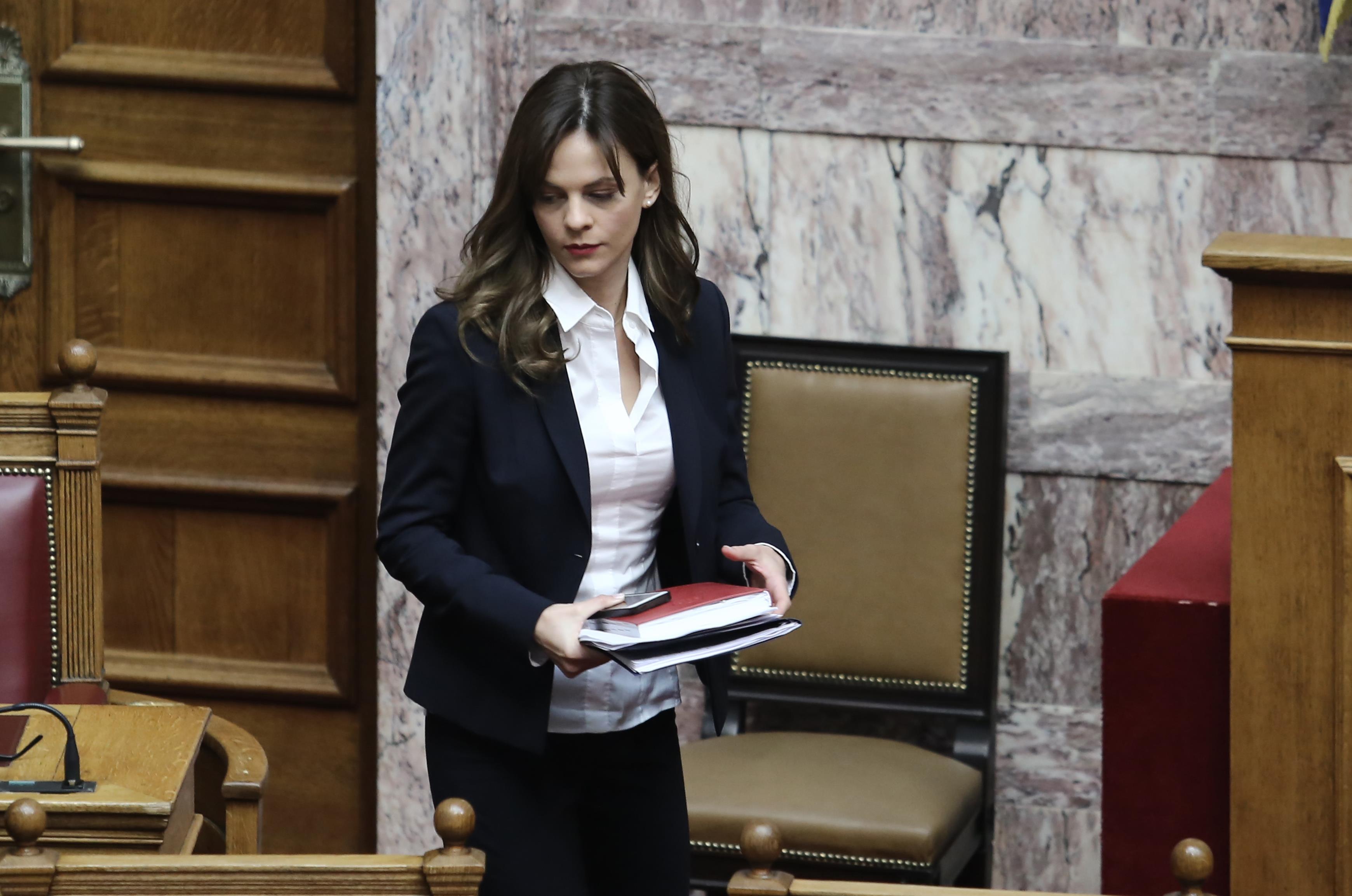 Αχτσιόγλου προς ΝΔ: Παλεύουμε να φτιάξουμε ό,τι καταστρέψατε στην αγορά εργασίας