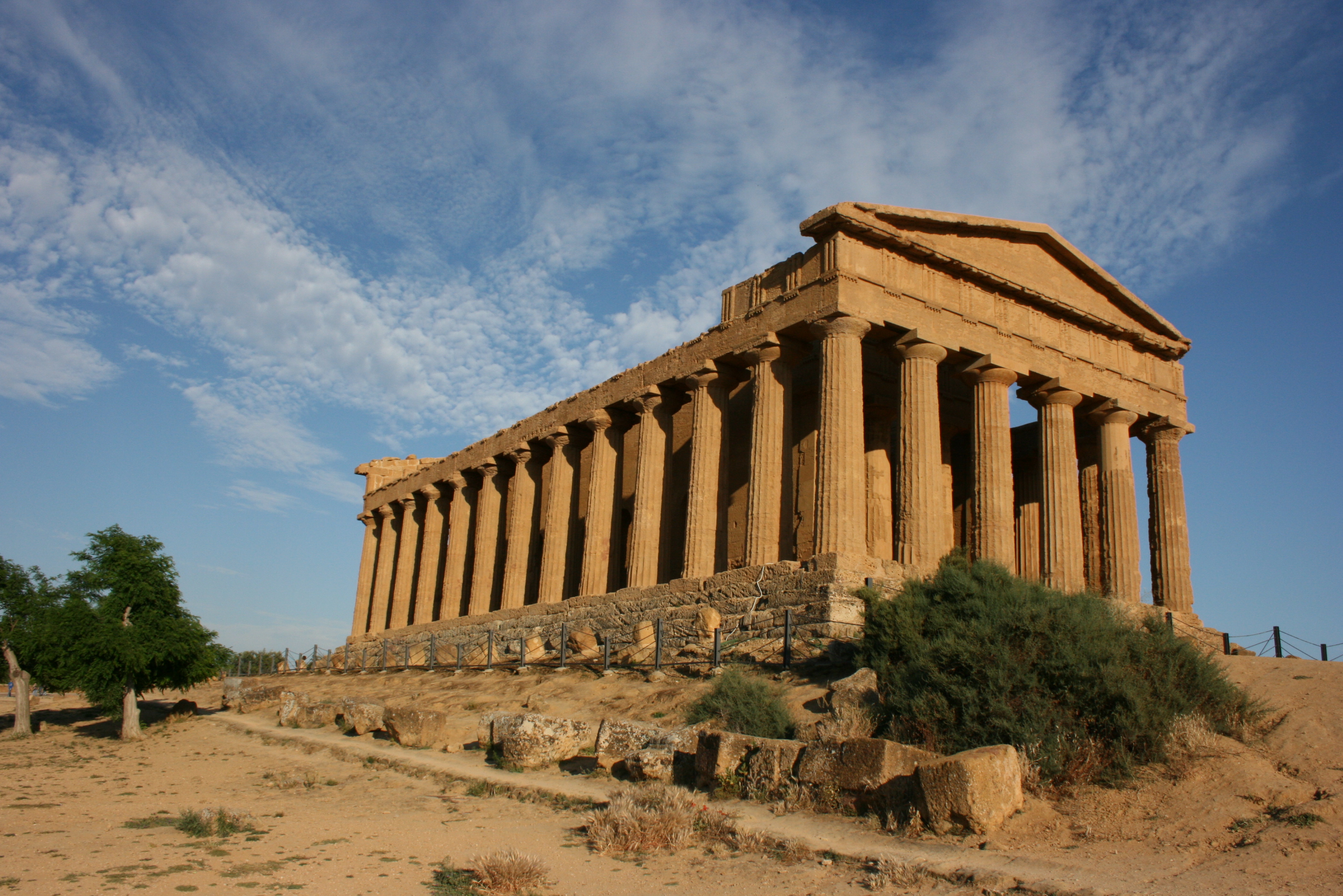 Ιταλική πόλη καλεί Gucci: Έχουμε και εμείς ελληνικούς ναούς…