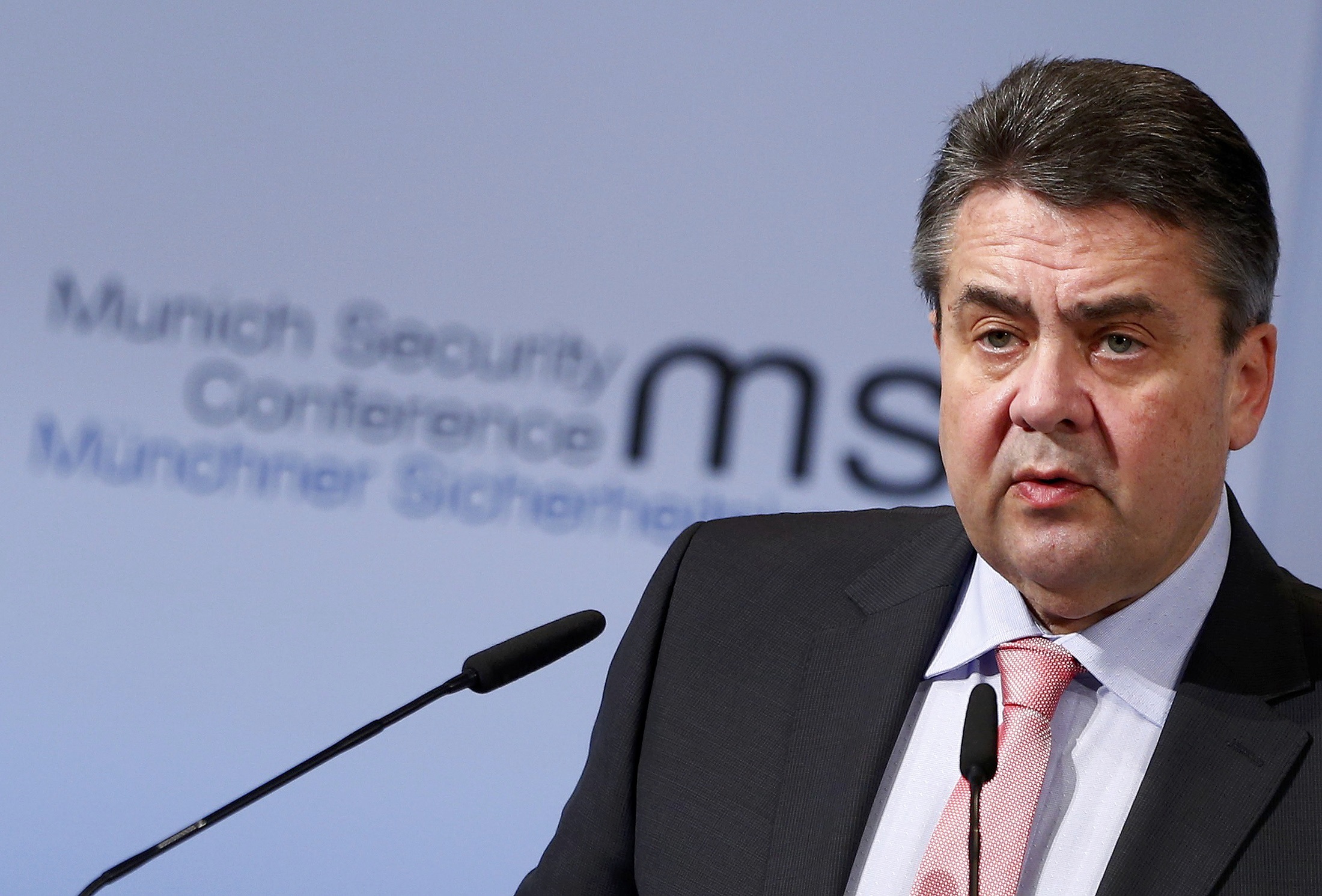 Γκάμπριελ: Να κάνουμε το παν για να παραμείνει η Ελλάδα στην Ευρωζώνη