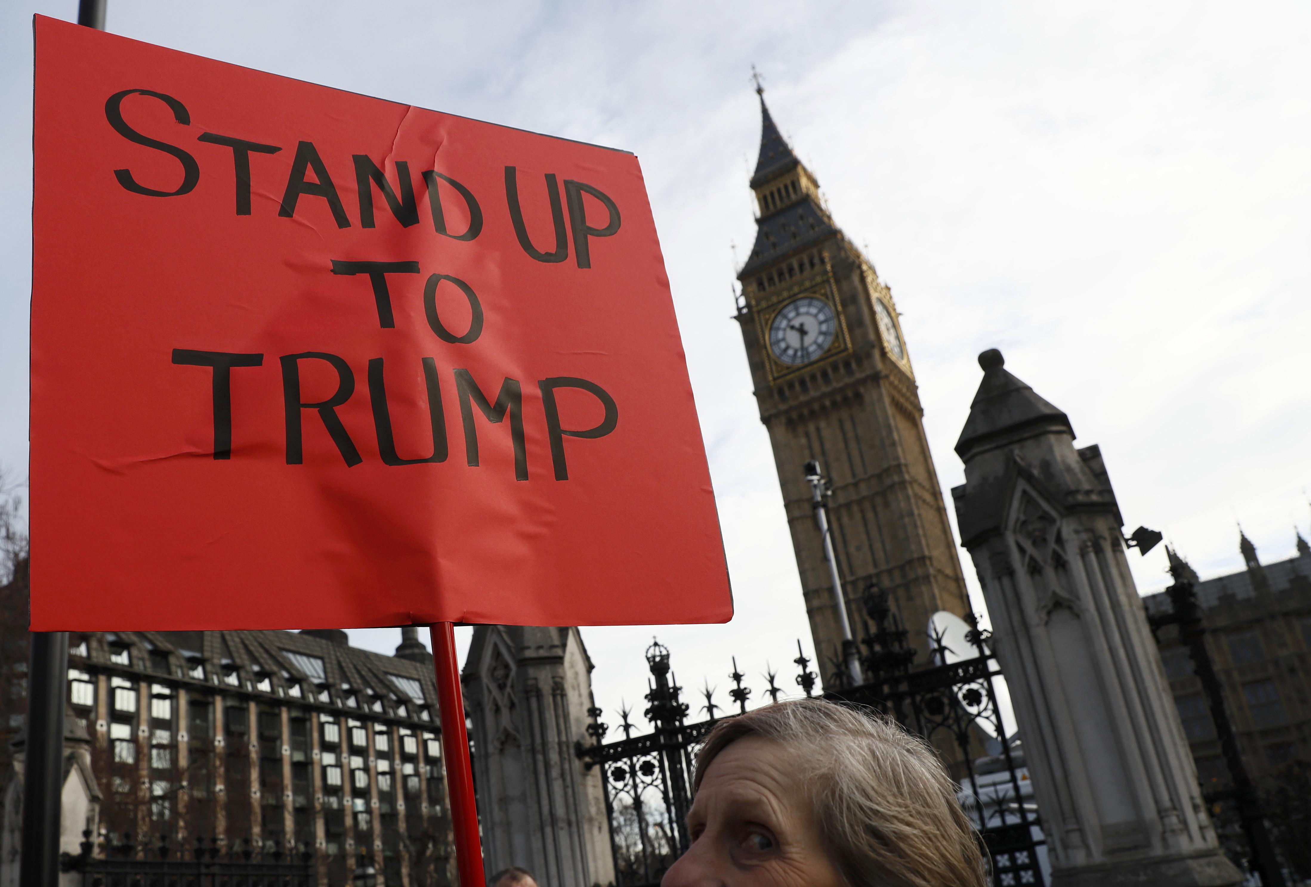 Αντιδράσεις για την επίσκεψη Τραμπ στη Βρετανία εντός και εκτός Βουλής