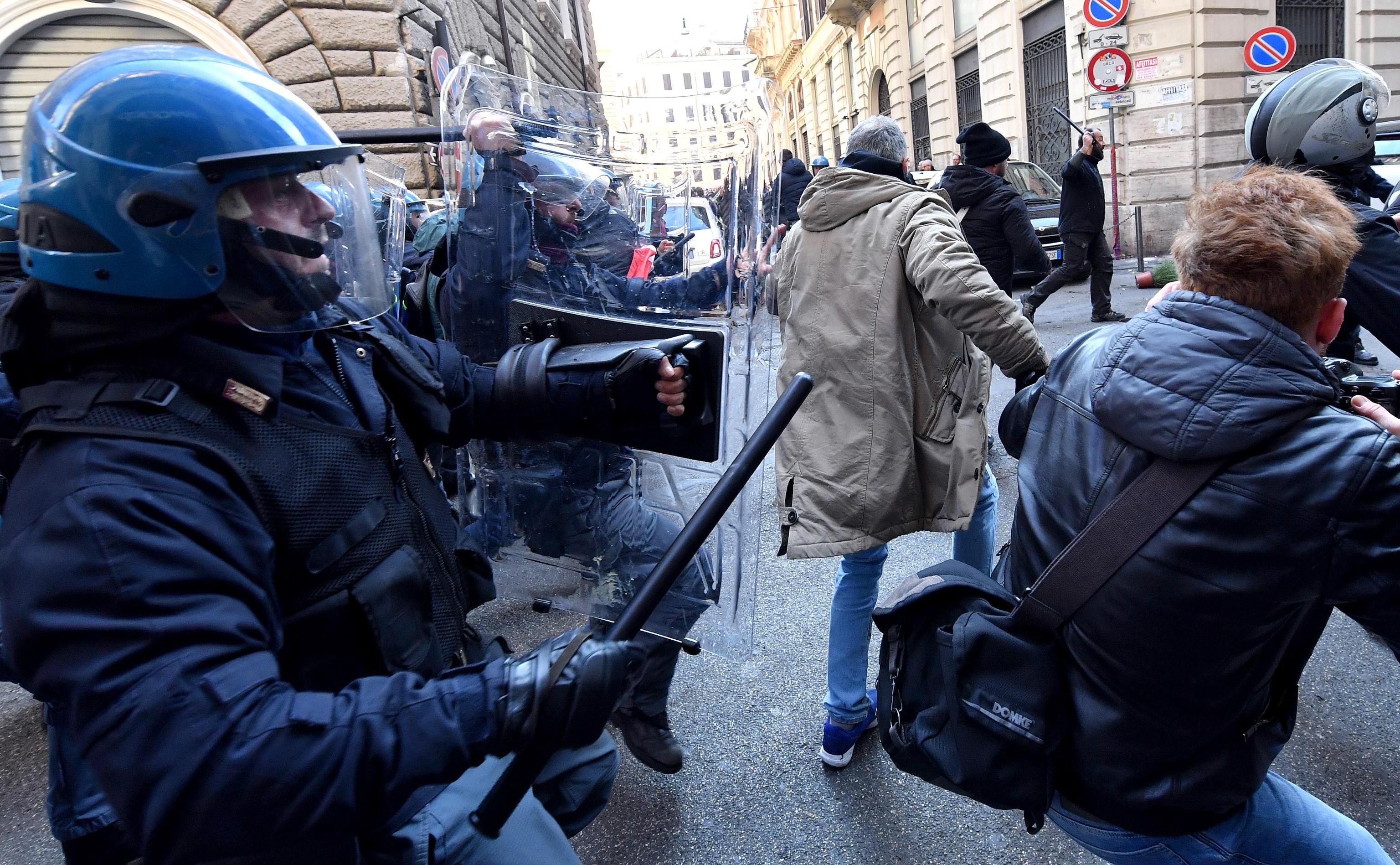 Ρώμη: Συγκρούσεις αστυνομίας-οδηγών ταξί, τραυματίες και προσαγωγές