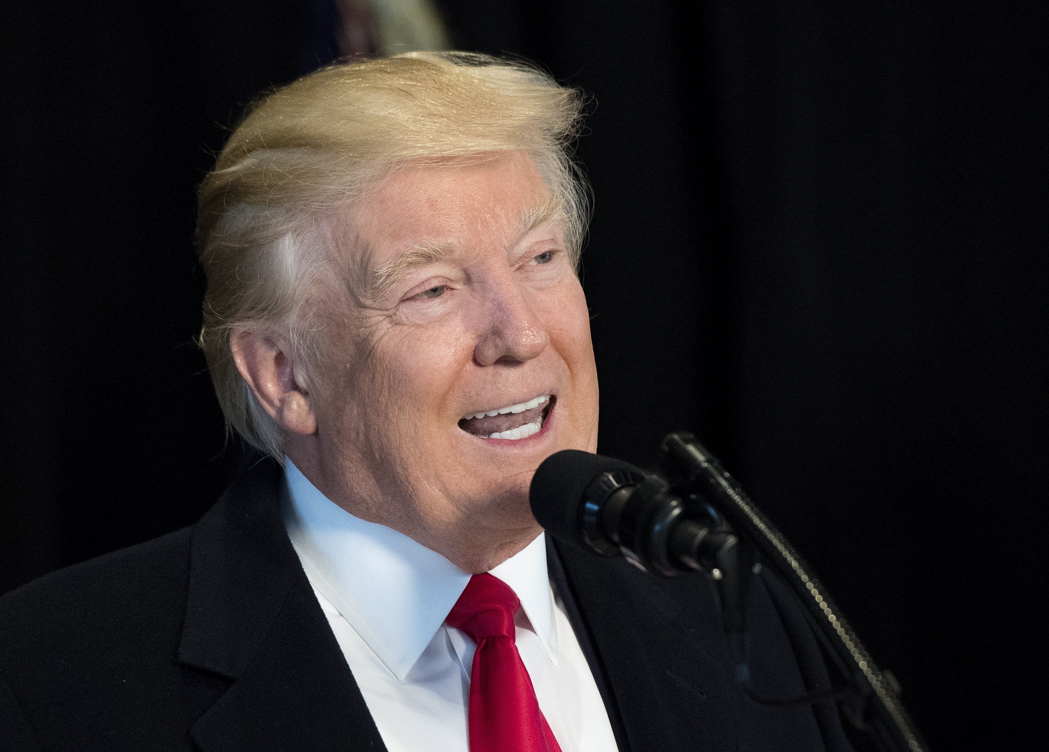 Καταδικάζει ο Τραμπ τον «φρικτό» αντισημιτισμό