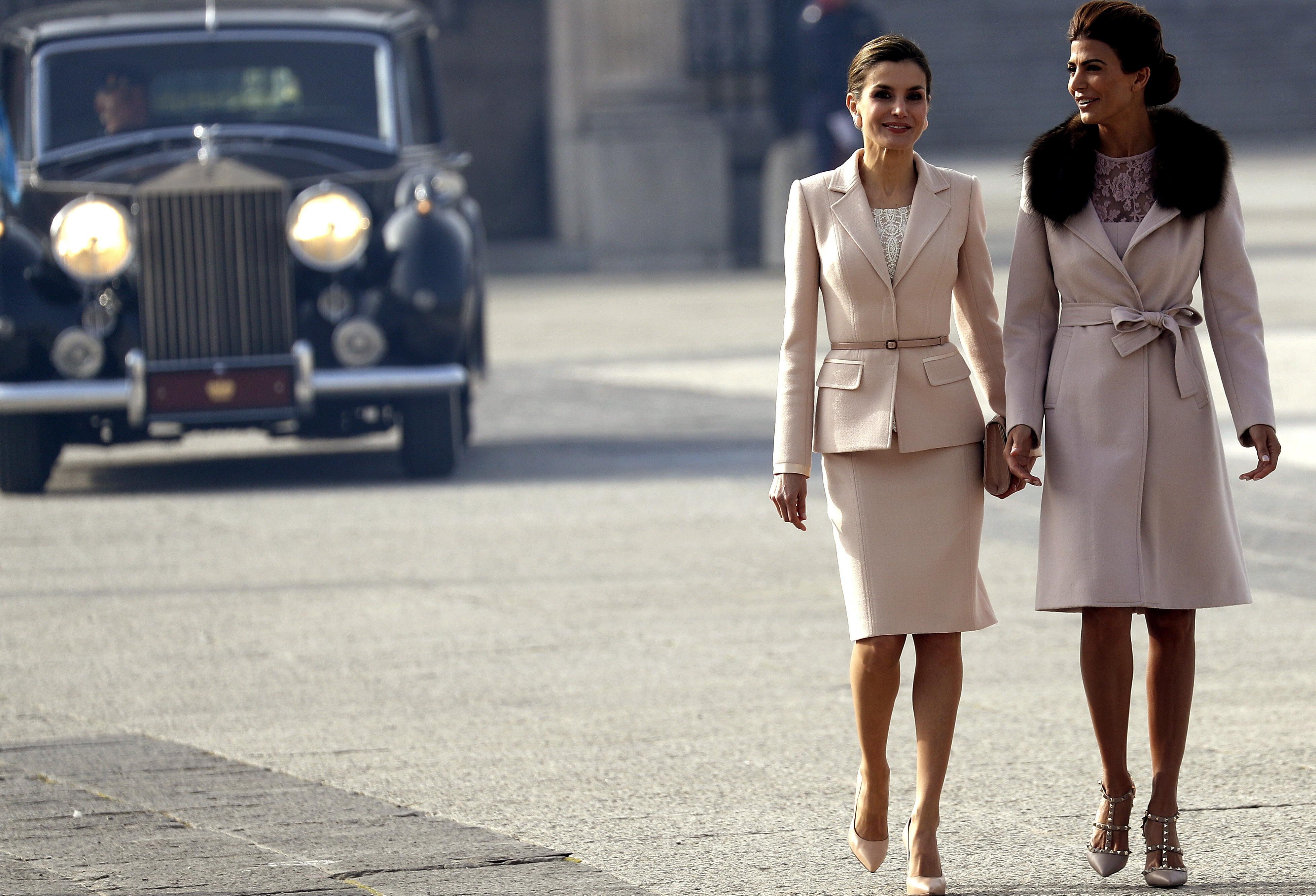 Χουλιάνα: Μια Πρώτη Κυρία σχεδόν βασίλισσα δίπλα στη βασίλισσα