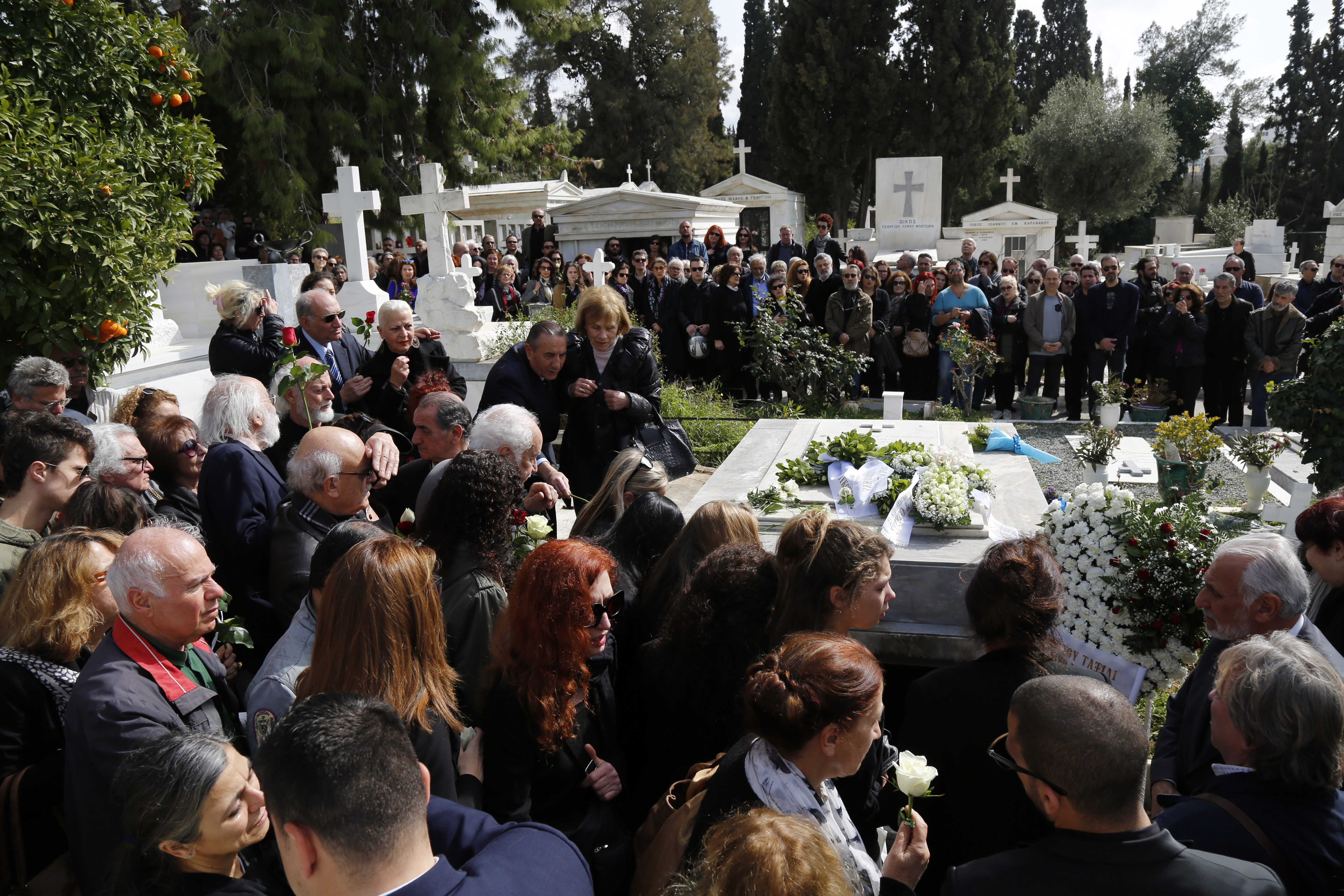 Πλήθος κόσμου αποχαιρέτησε τον σπουδαίο Νίκο Κούνδουρο