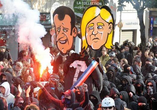 Καινούριες «φουρτούνες» για τη Λεπέν