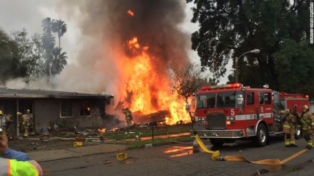 Τέσσερις νεκροί από συντριβή αεροσκάφους σε σπίτι στην Καλιφόρνια