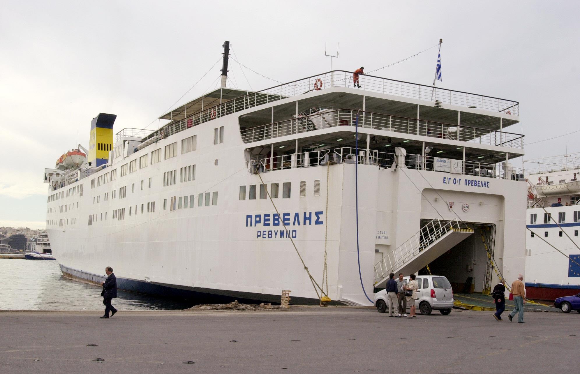 Ελεγχόμενη εισροή υδάτων στο πλοίο «Πρέβελης»