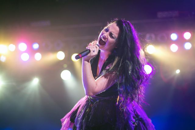 Η τραγουδίστρια των Evanescence, Εμι Λι επιστρέφει με το τραγούδι Speak to me