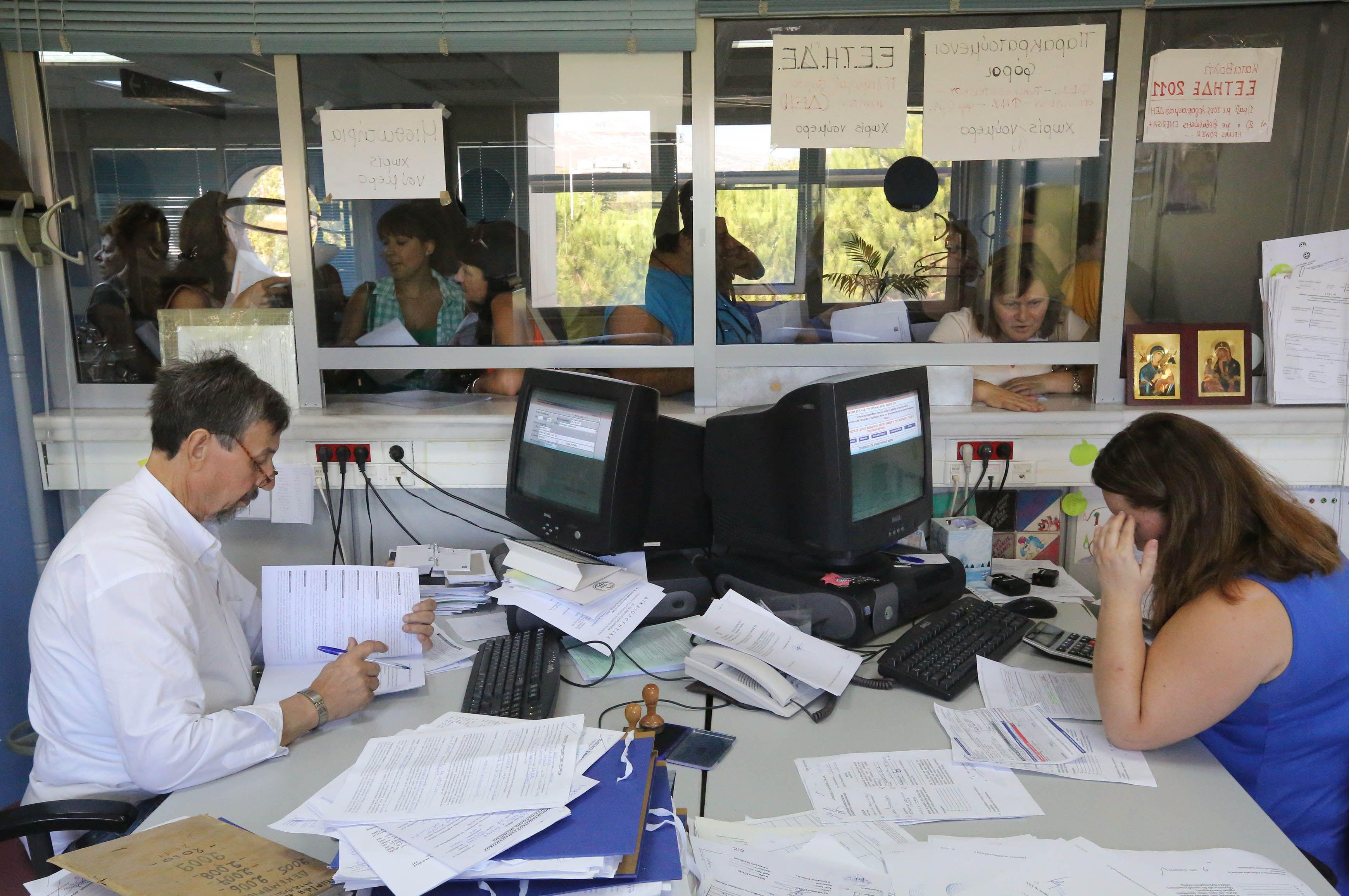 Προϋποθέσεις εξόδου για 40.000 δημοσίους υπαλλήλους