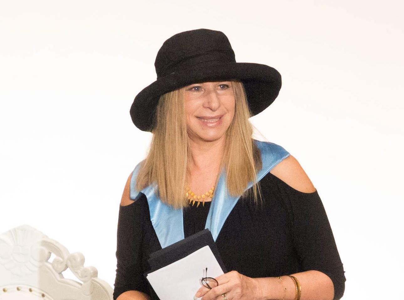 «Μπάρμπρα Στράιζαντ, τρως» – «Δεν φταίω εγώ, φταίει ο Τραμπ…»