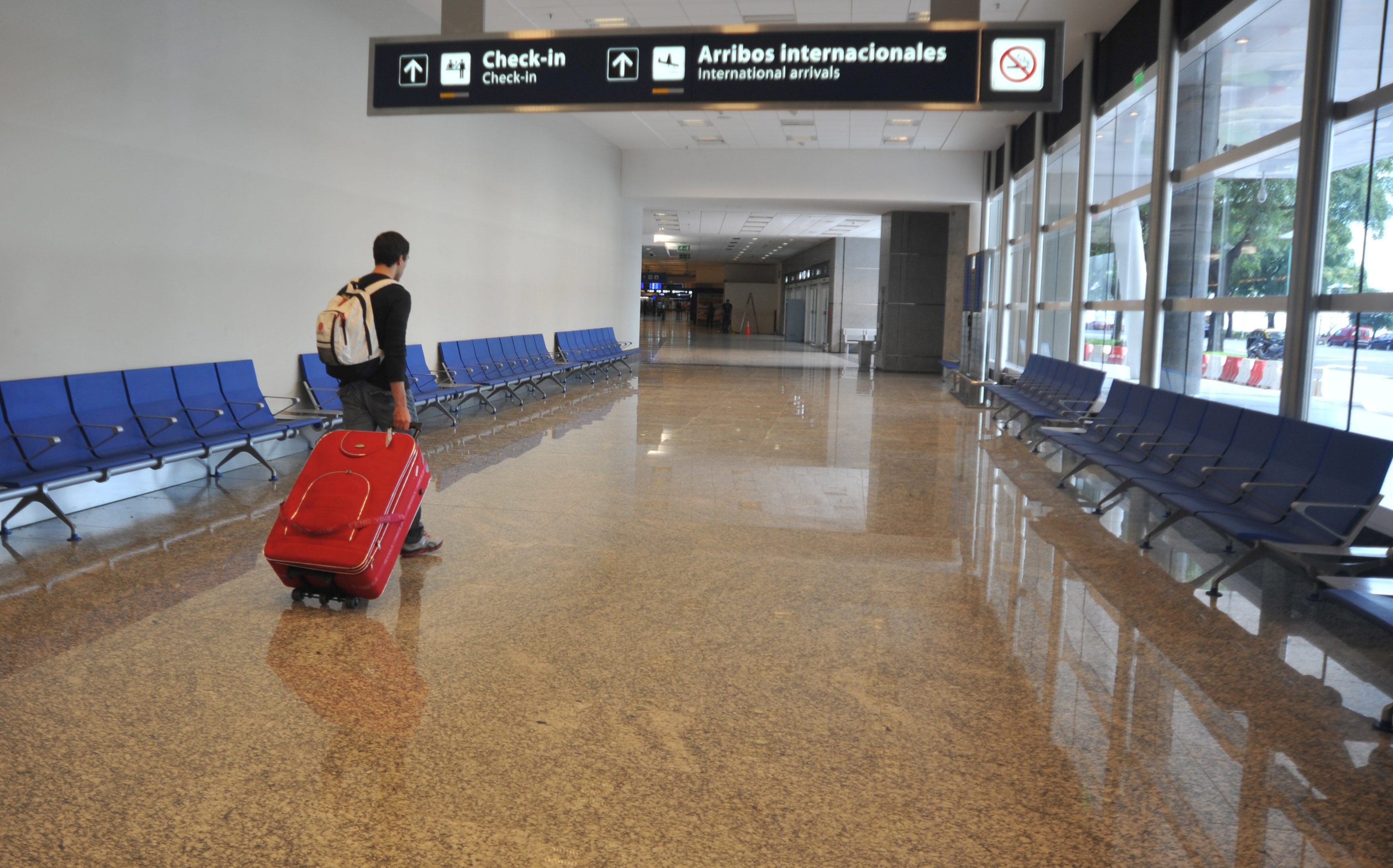 To αεροπλάνο έκανε κύκλους στον αέρα γιατί στον Πύργο έλειπαν